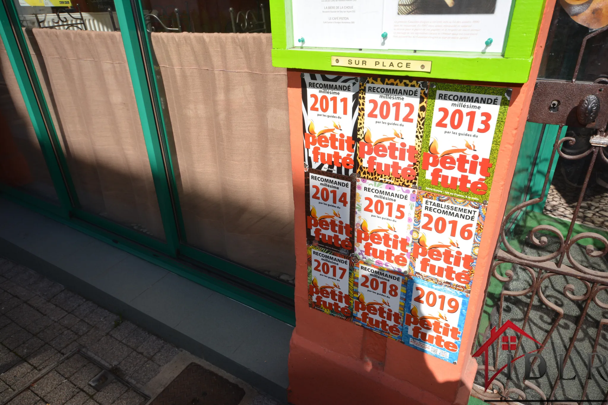 Opportunité à Bourbonne-les-Bains : Fonds de commerce et appartement avec terrasse 