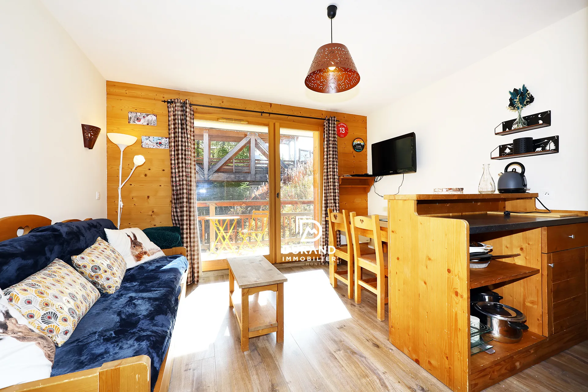 Appartement 2 pièces à Vars avec piscine, parking et balcon exposé sud-est