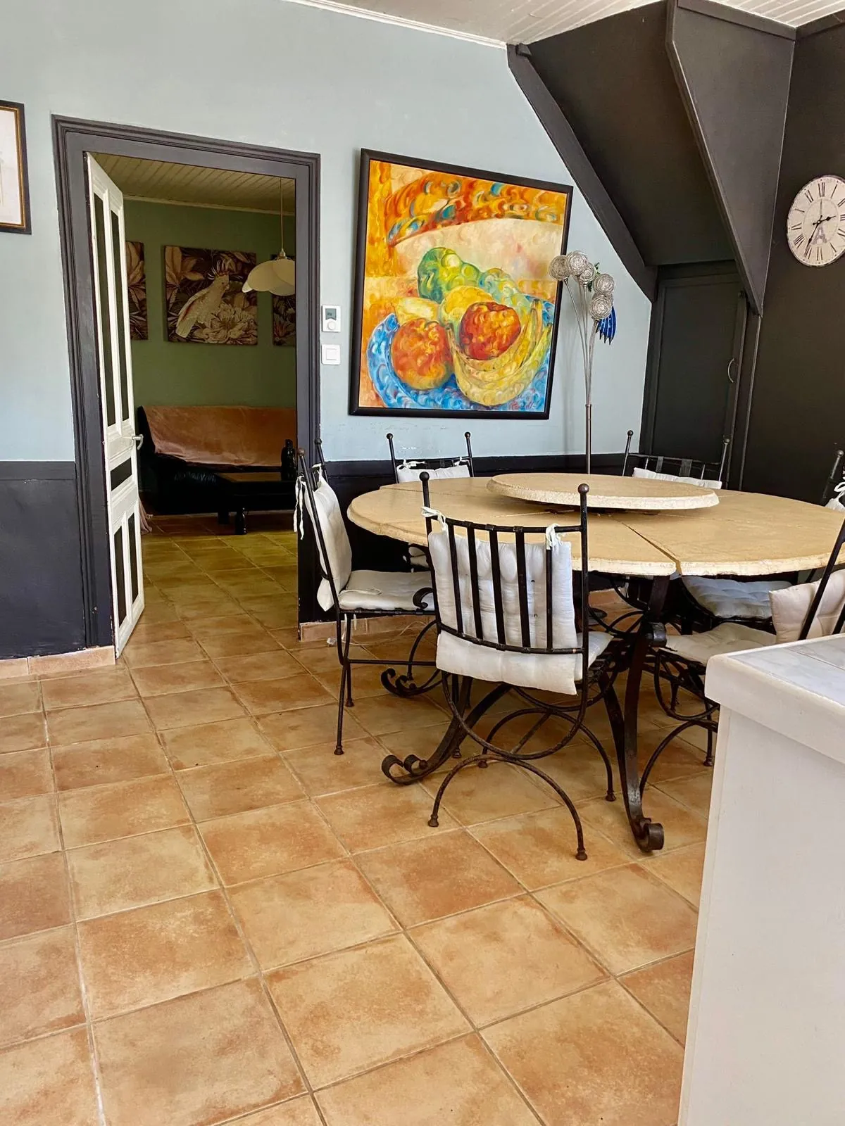 Maison en pierre rénovée avec dépendances et grand terrain à Carsac 