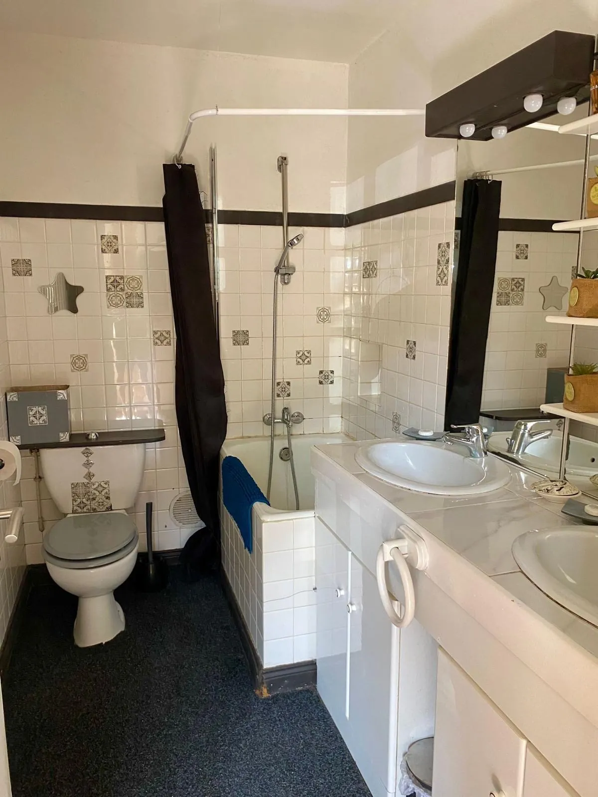 Maison en pierre rénovée avec dépendances et grand terrain à Carsac 