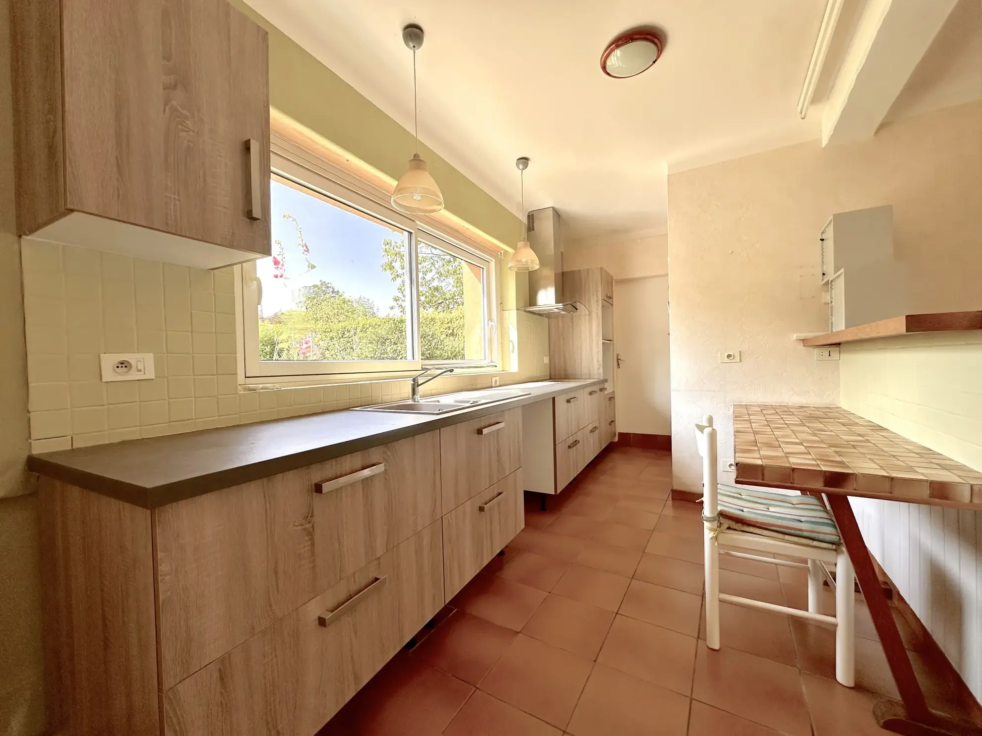 Maison familiale en pierre de 146 m² avec garage et jardin au Pallet 