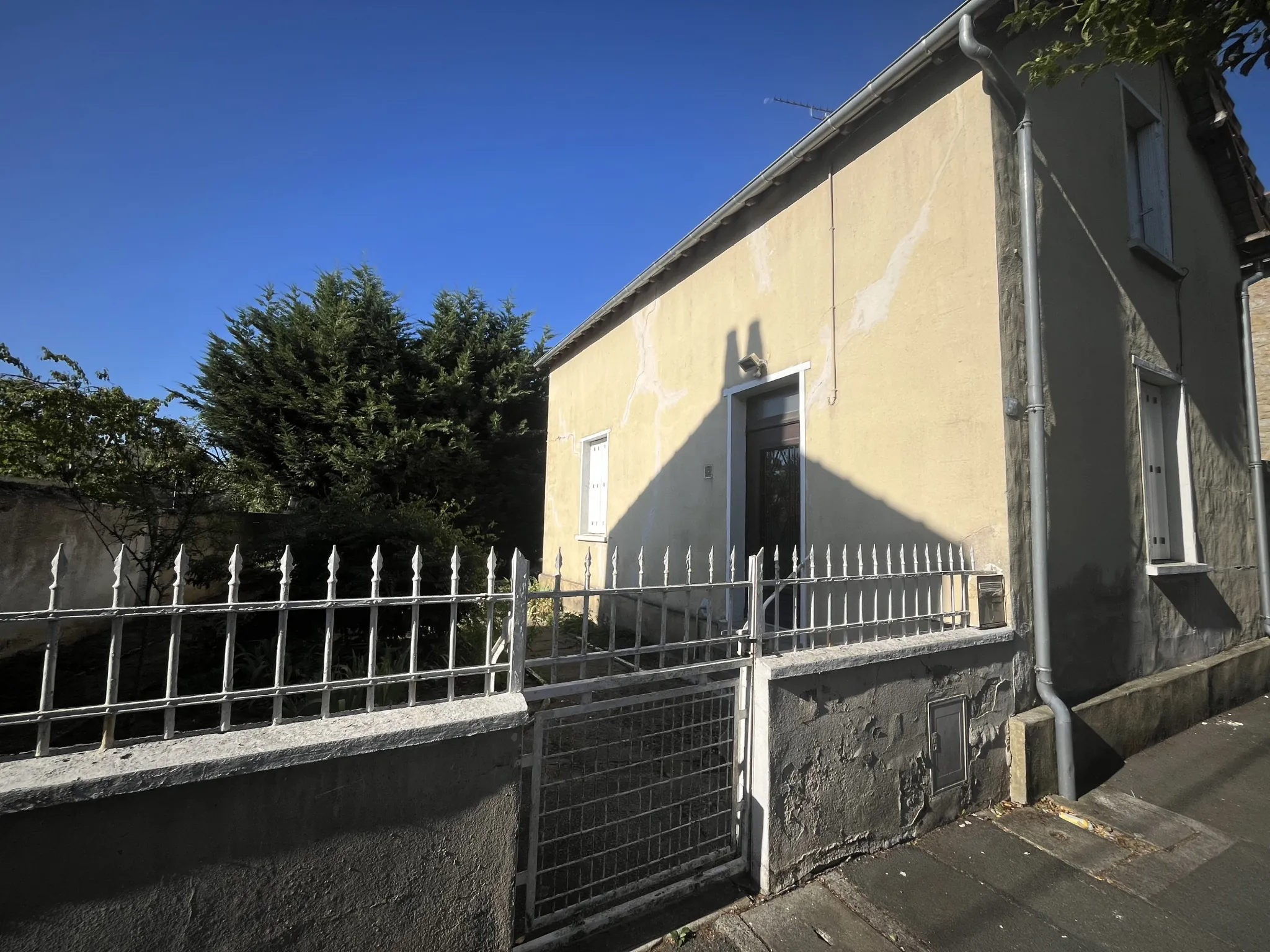 Maison à rénover avec garage et jardin à Sablé-sur-Sarthe