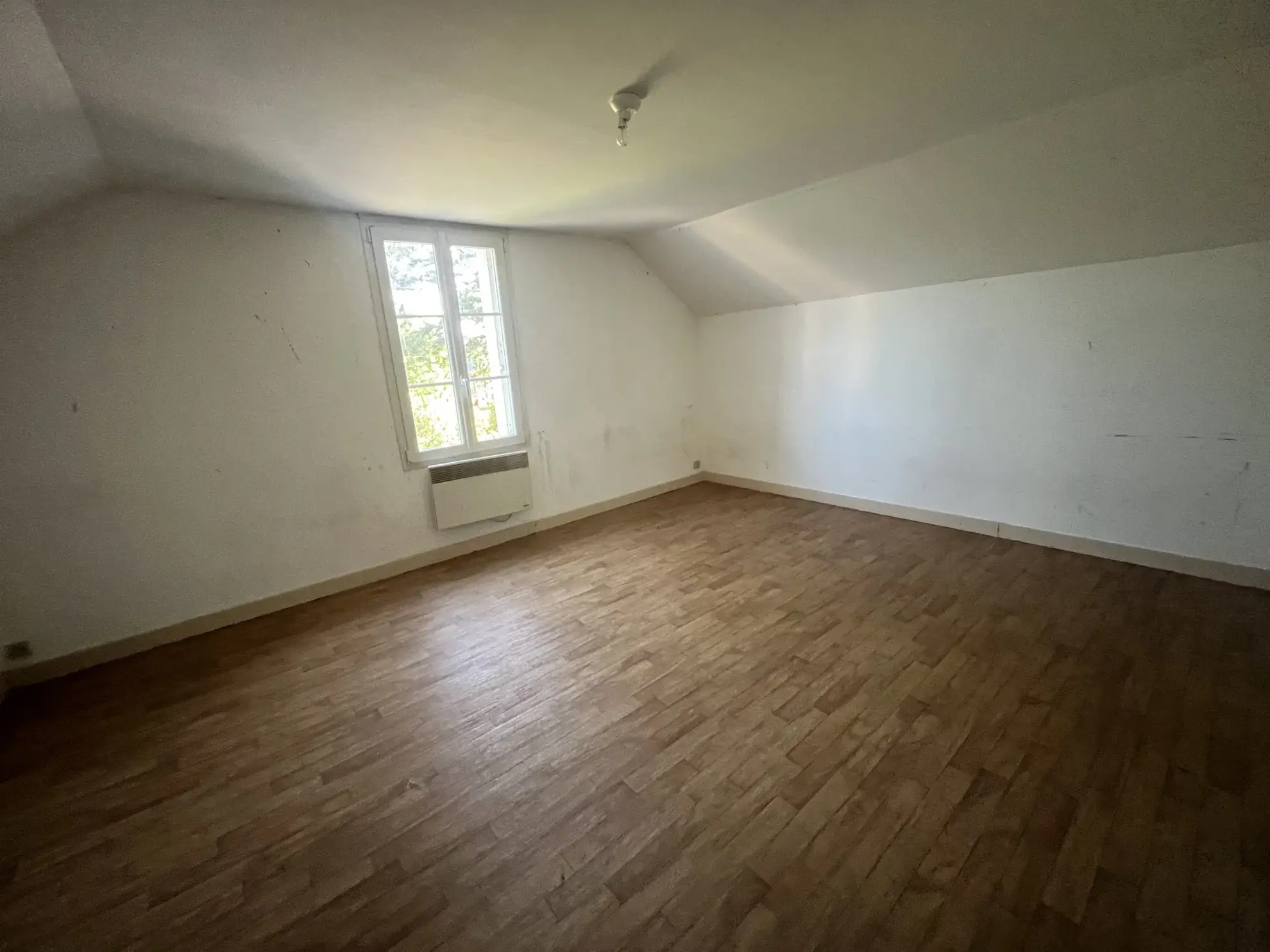 Maison à rénover avec garage et jardin à Sablé-sur-Sarthe 