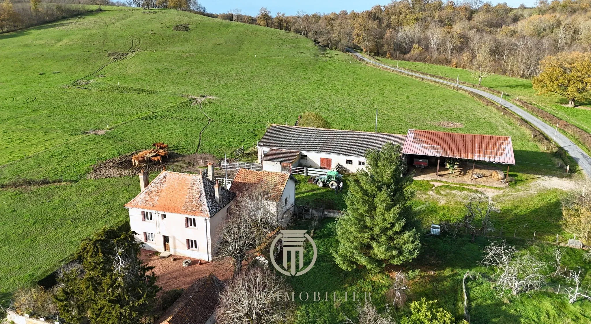 Maison bourbonnaise avec dépendances au calme à Bourg-le-Comte