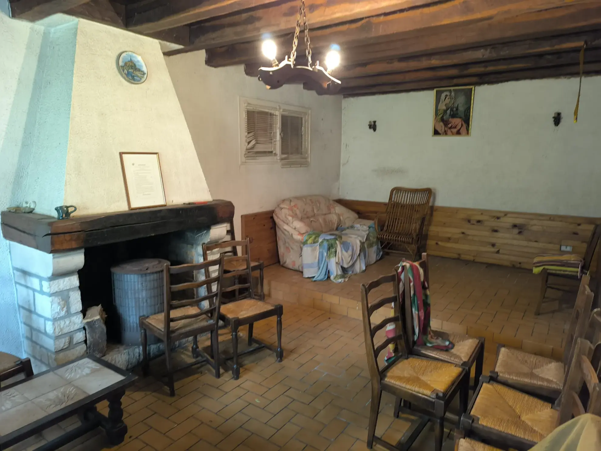 Maison familiale 4 chambres à Chancelade avec grand terrain et potentiel de rénovation 