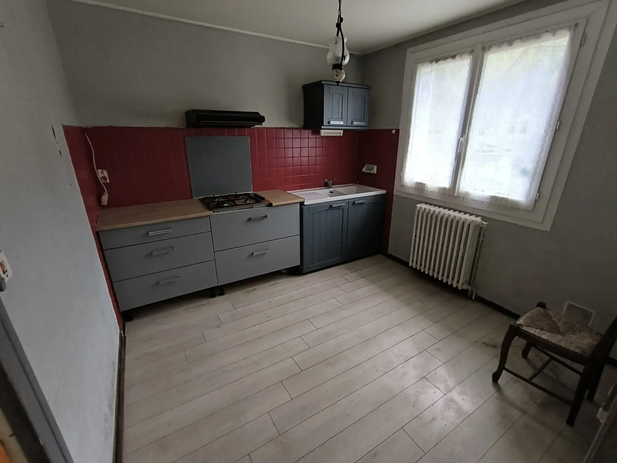 Maison familiale 4 chambres à Chancelade avec grand terrain et potentiel de rénovation 