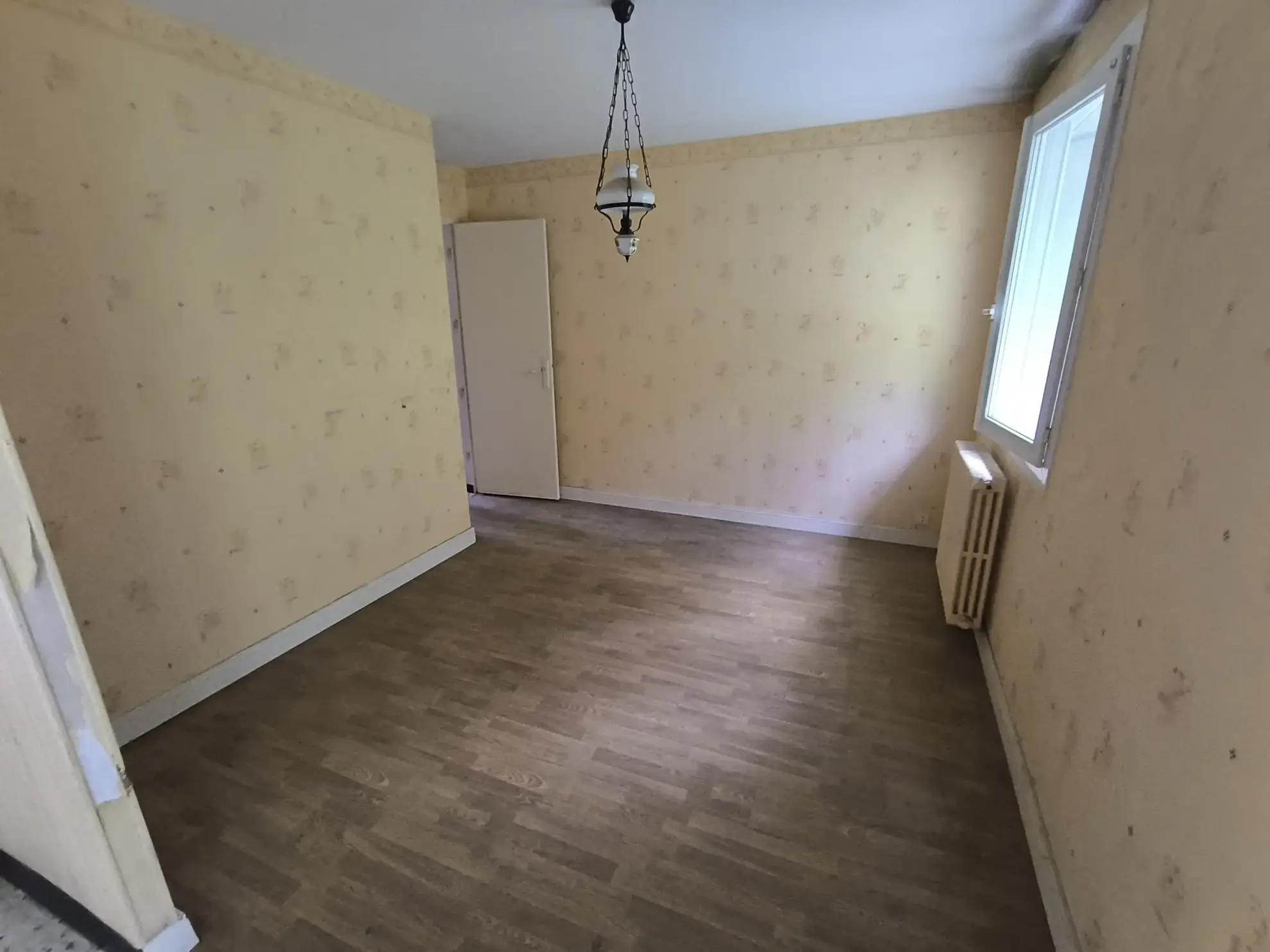 Maison familiale 4 chambres à Chancelade avec grand terrain et potentiel de rénovation 