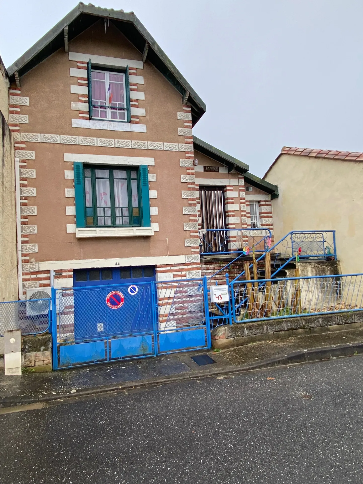 Maison de village avec jardin à Sauveterre-la-Lémance – 76 m² à rafraîchir 