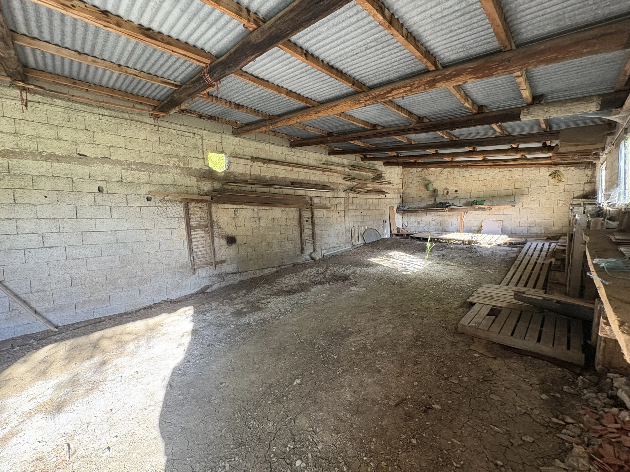 Vente bâtiment agricole à Saint Affrique – Terrain constructible de 3433 m² 