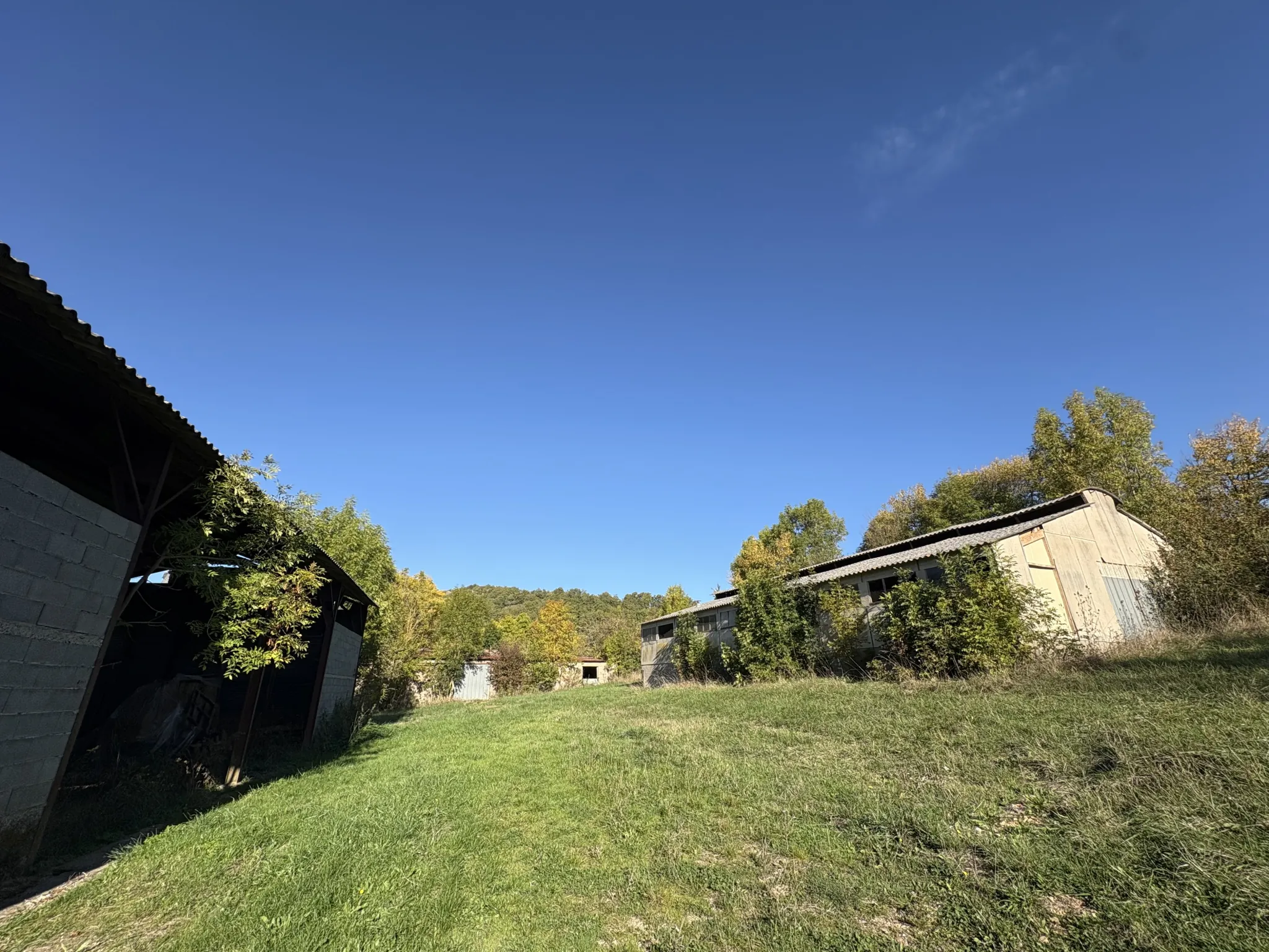 Vente bâtiment agricole à Saint Affrique – Terrain constructible de 3433 m²