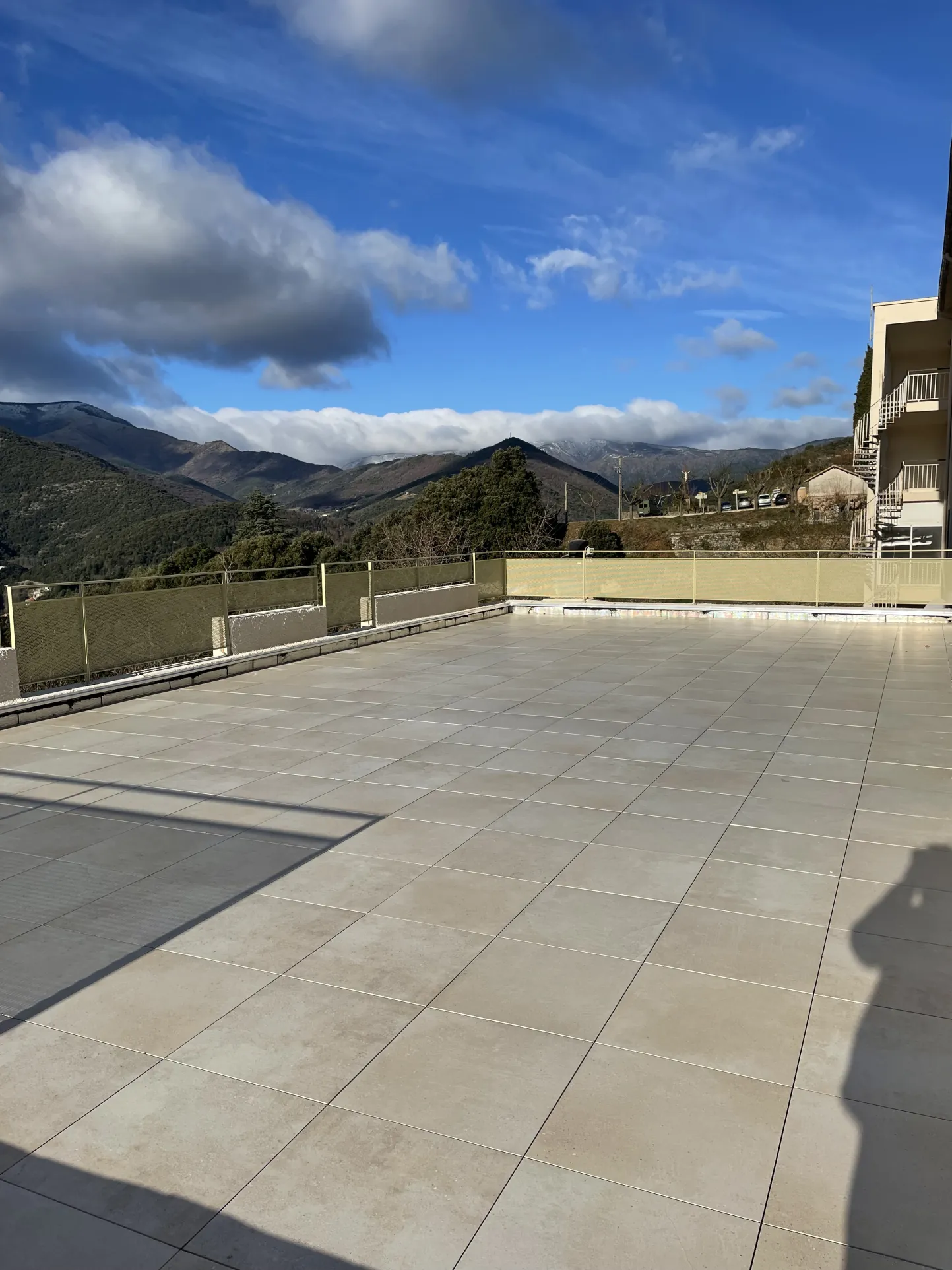 Appartement T3 avec terrasse sur le toit et vue panoramique au Vigan