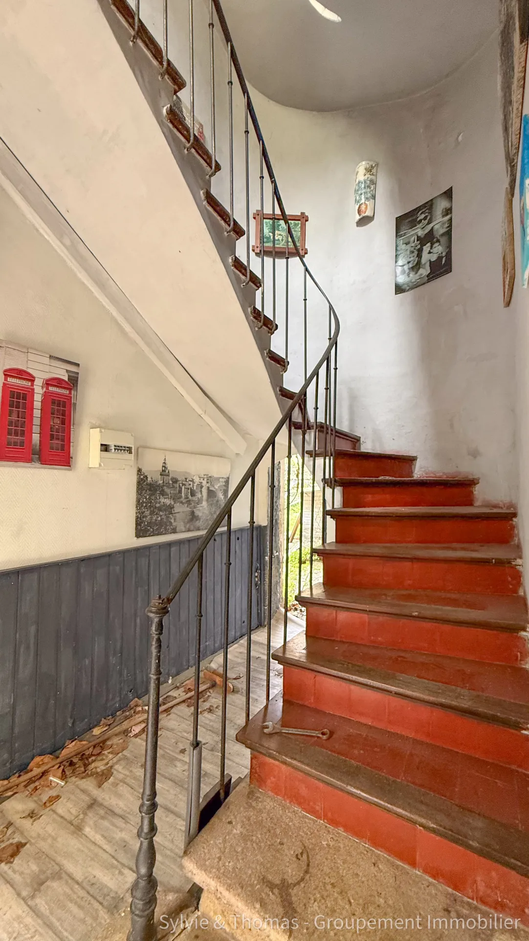 Maison de village à rénover à Caderousse de 117 m² avec cour et grands volumes 