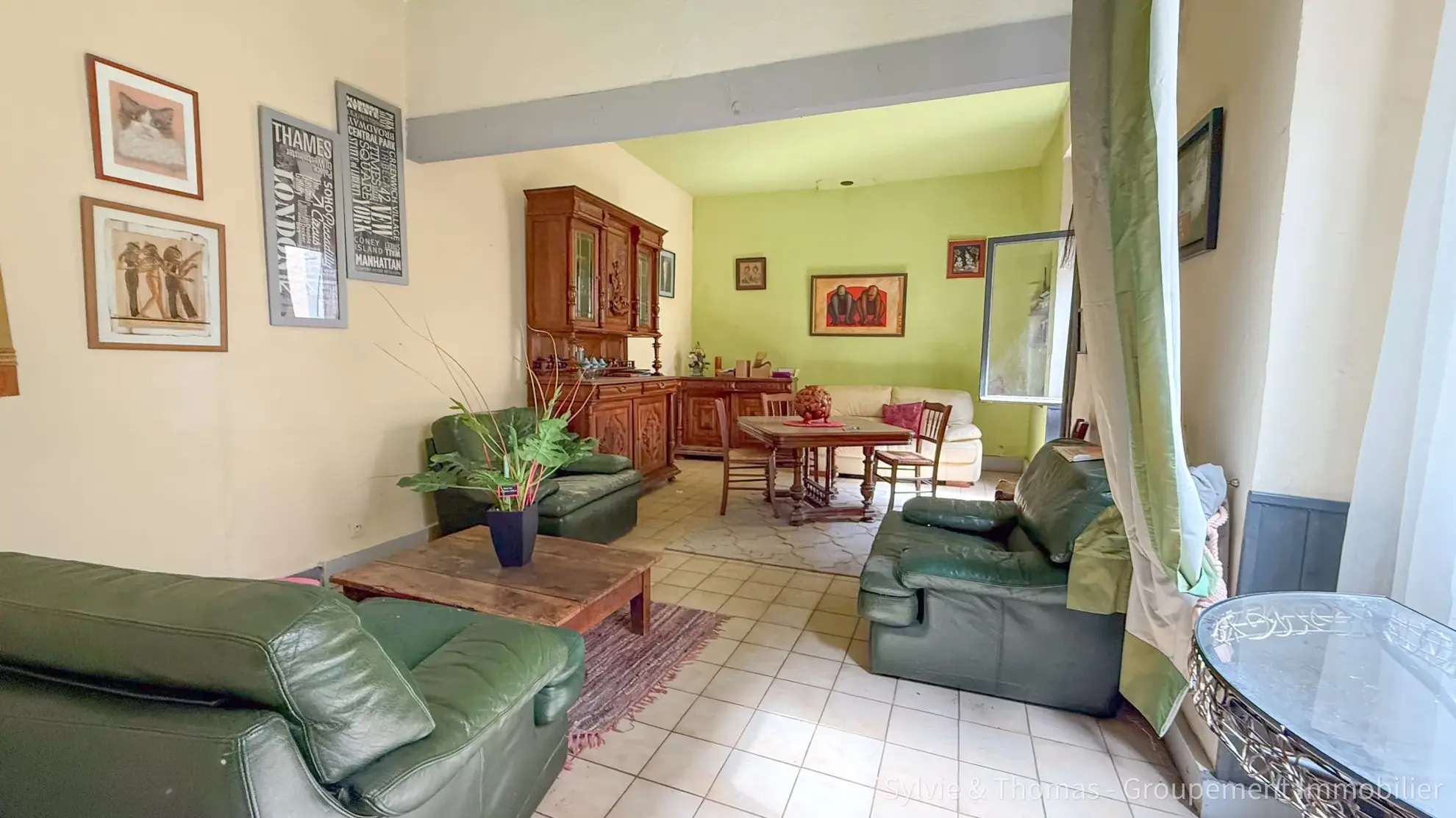 Maison de village à rénover à Caderousse de 117 m² avec cour et grands volumes 