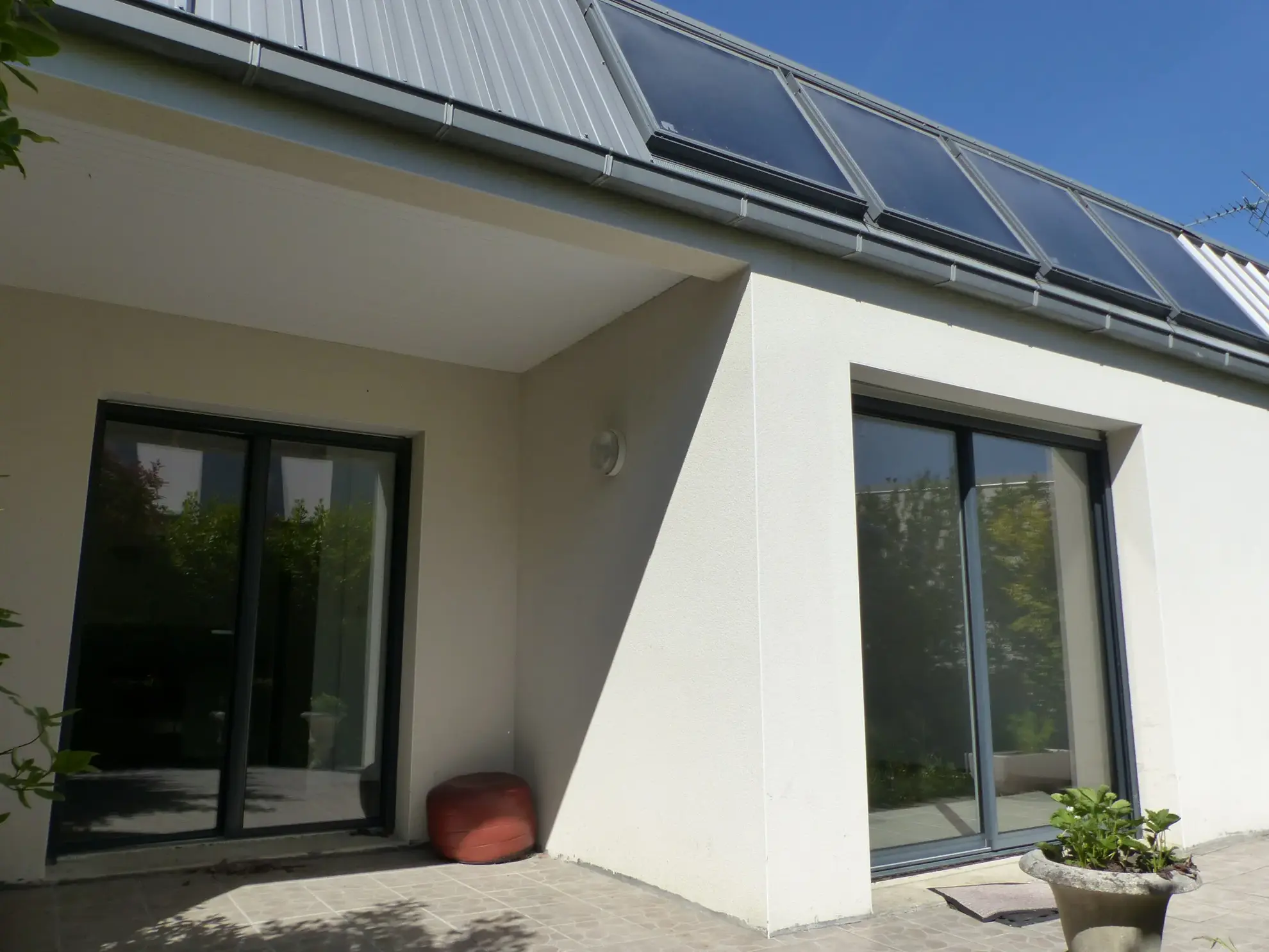 Maison de plain-pied à Pleuven avec garage et jardin, proche commerces