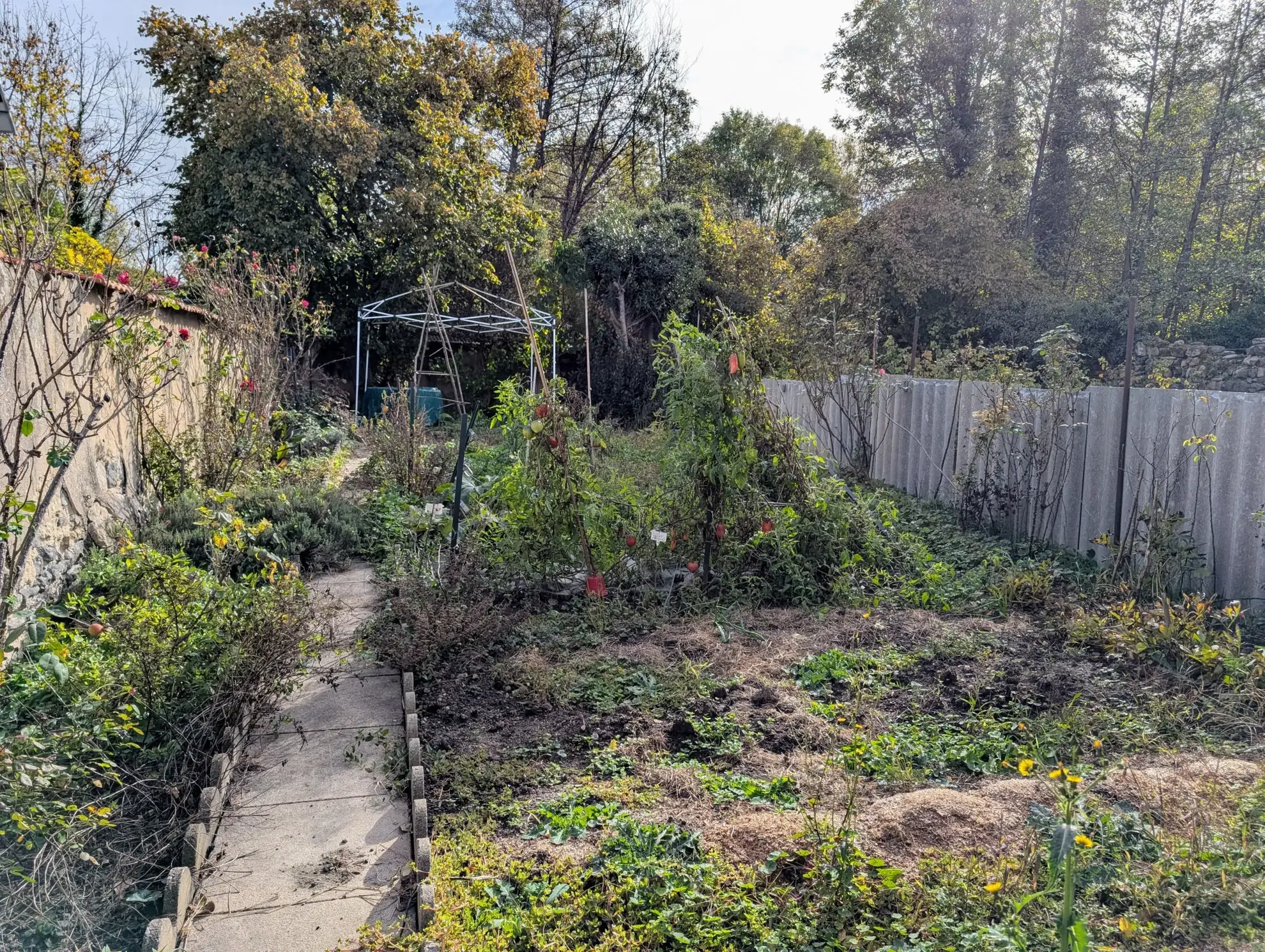 Maison de village avec garage, jardin et plage privée à Les Martres-de-Veyre 
