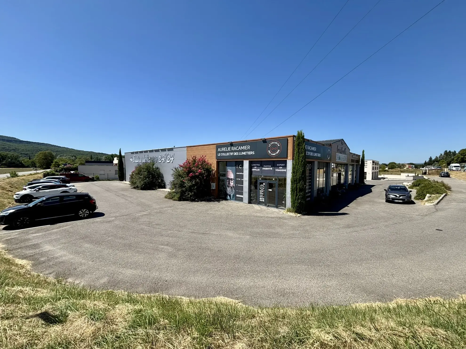 Local Commercial à Valaurie avec Visibilité Exceptionnelle et Clientèle Fidèle