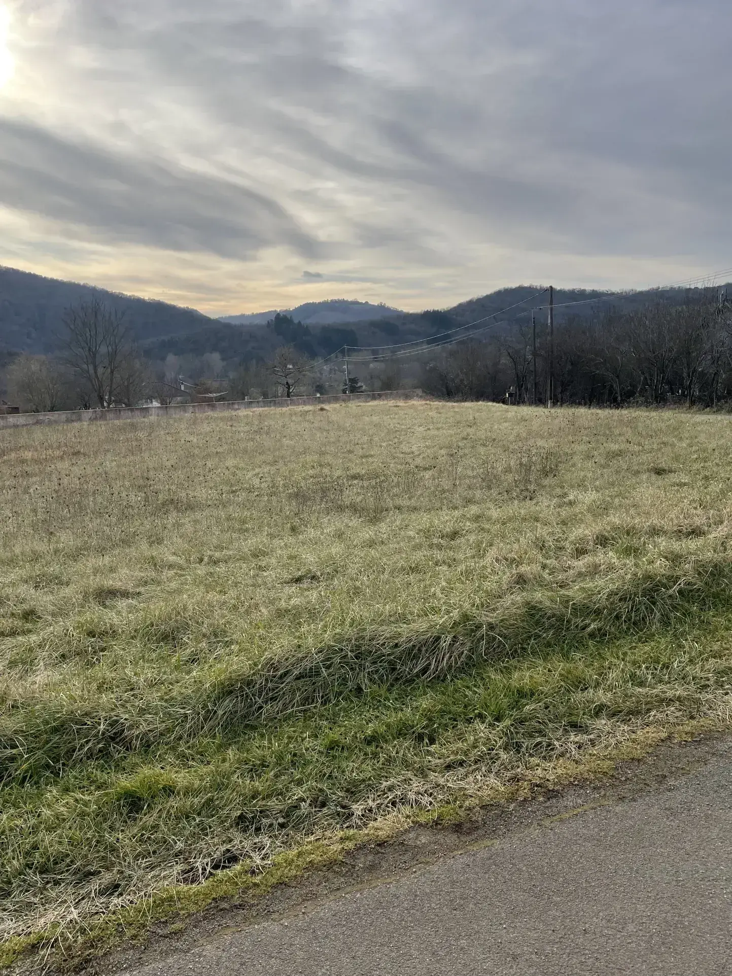 Terrain constructible de 1359 m² à Monteils, vue dégagée proche Villefranche de Rouergue