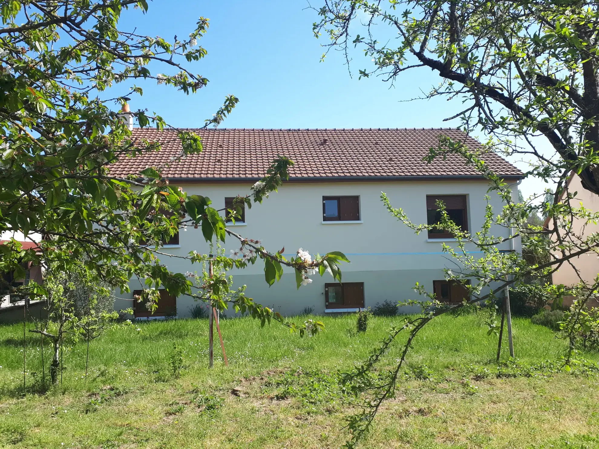 Maison individuelle de 148 m² avec terrasse et jardin à Buxeuil