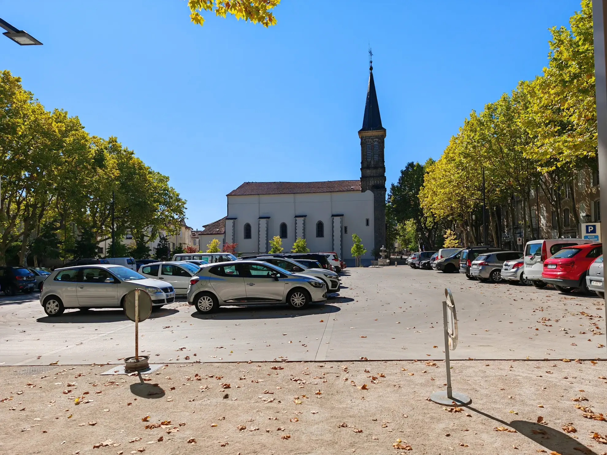 Maison en pierre à Saint-Hippolyte-du-Fort avec jardin, caves et fort potentiel
