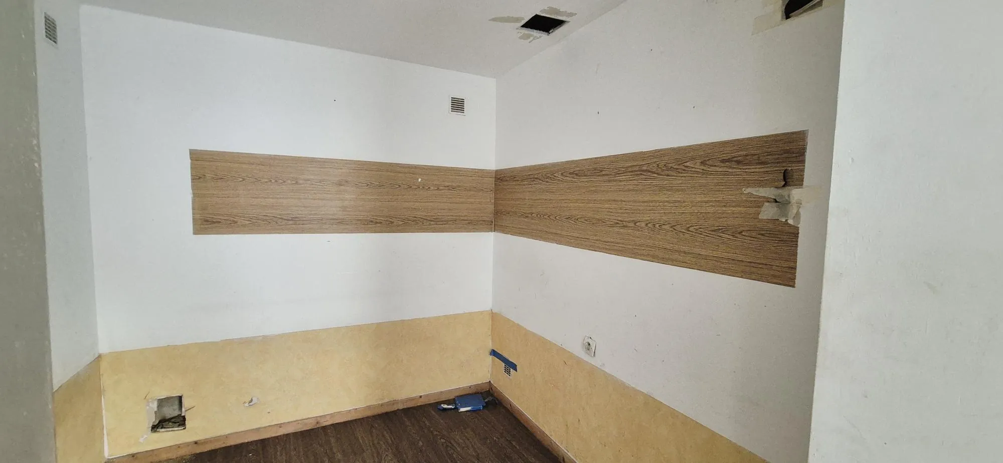 Local commercial de 64,13 m² avec vitrine à Aimargues, proche mairie 