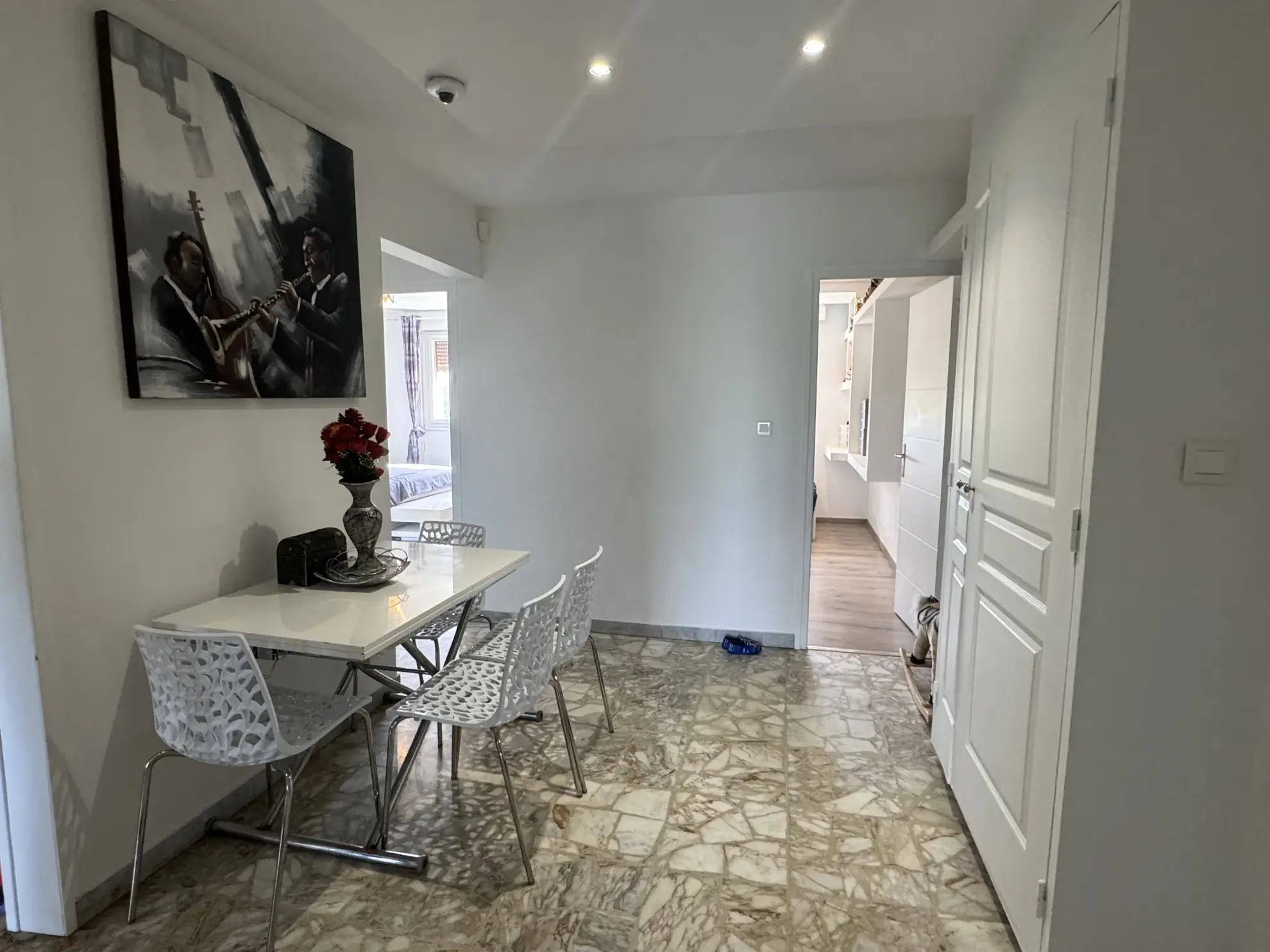 Appartement T4 lumineux à Ghisonaccia avec terrasse et potentiel de transformation 
