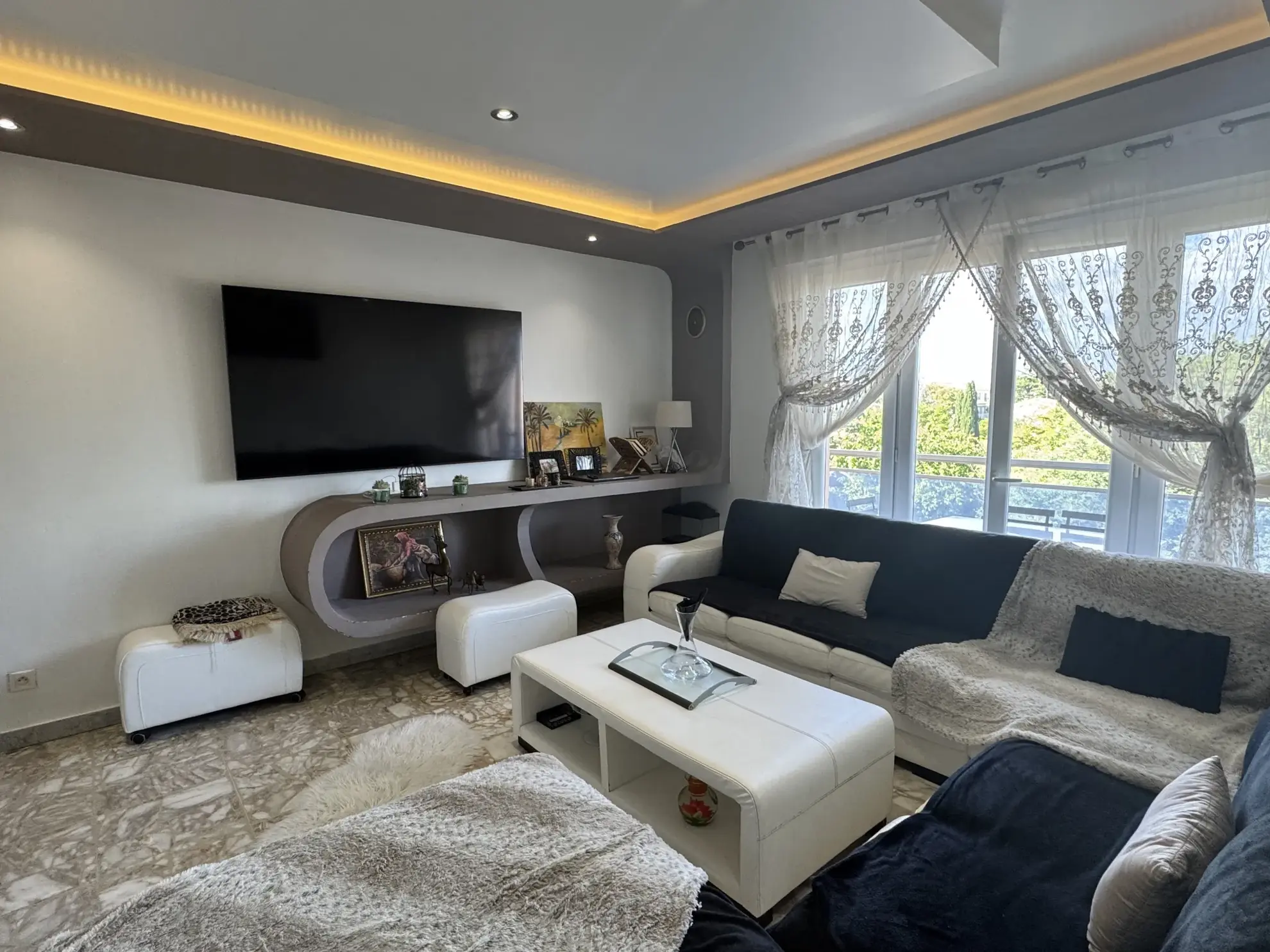 Appartement T4 lumineux à Ghisonaccia avec terrasse et potentiel de transformation 