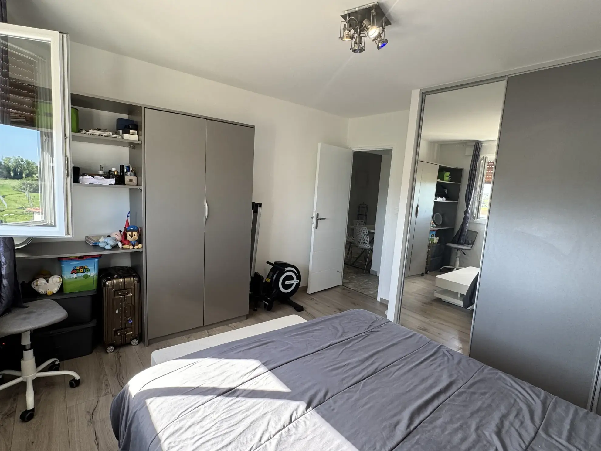 Appartement T4 lumineux à Ghisonaccia avec terrasse et potentiel de transformation 