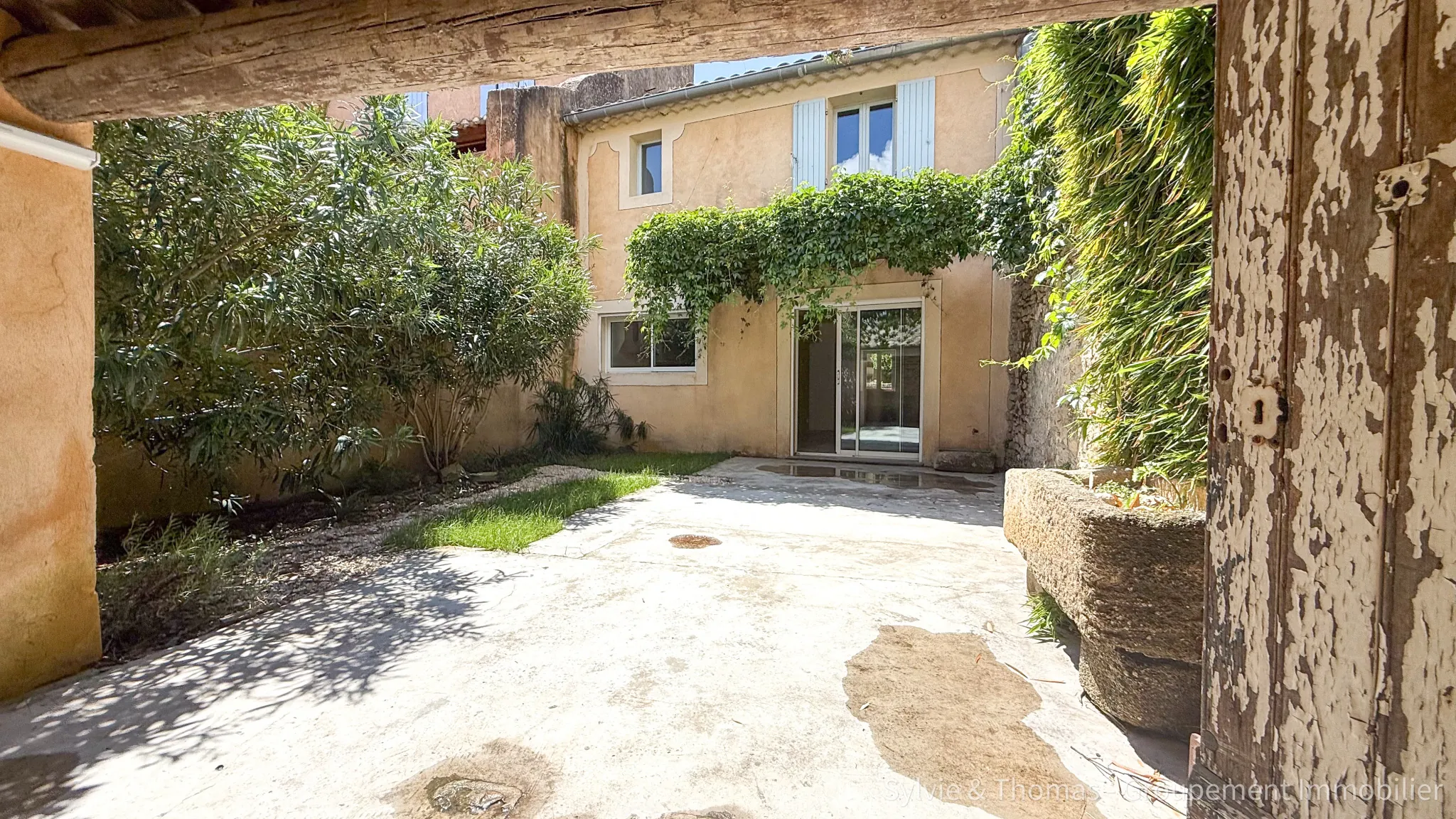 Maison de village à Caderousse avec jardin, 3 chambres, charme provençal
