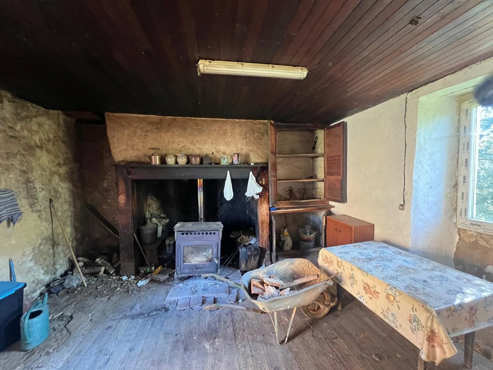 Corps de ferme à rénover près de Sarlat en Dordogne – Potentiel 180 m² 