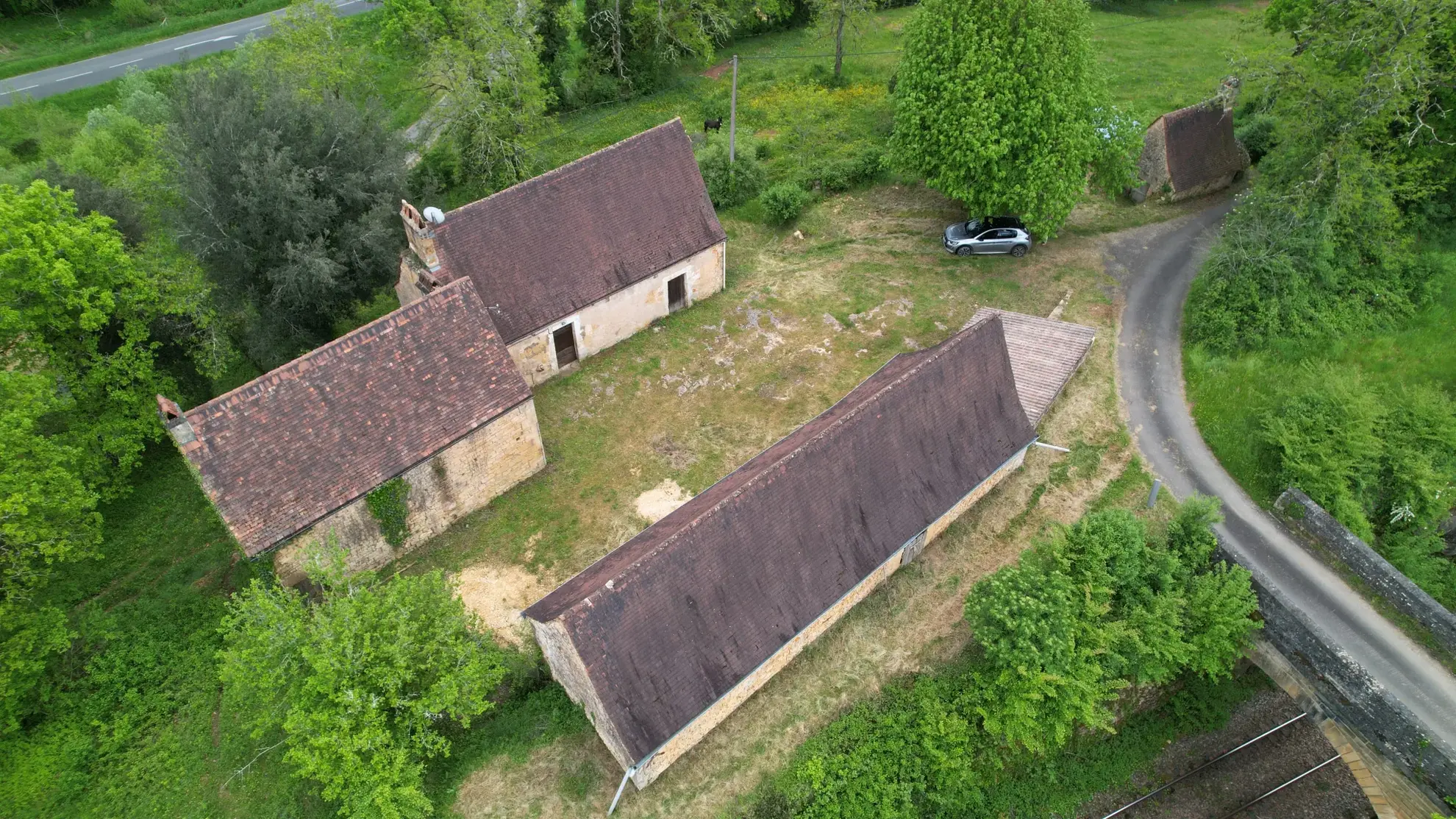 Corps de ferme à rénover près de Sarlat en Dordogne – Potentiel 180 m²