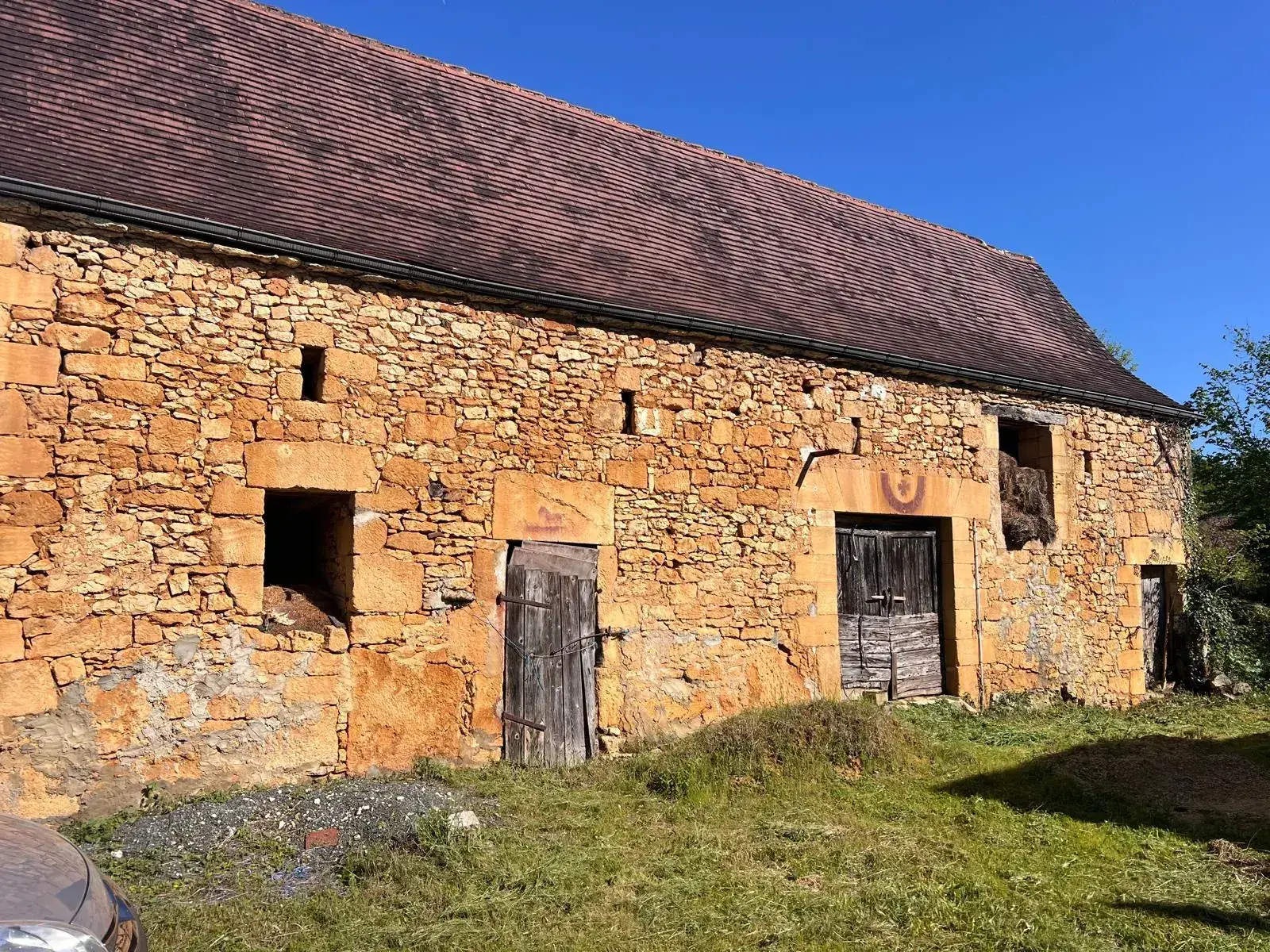 Corps de ferme à rénover près de Sarlat en Dordogne – Potentiel 180 m² 