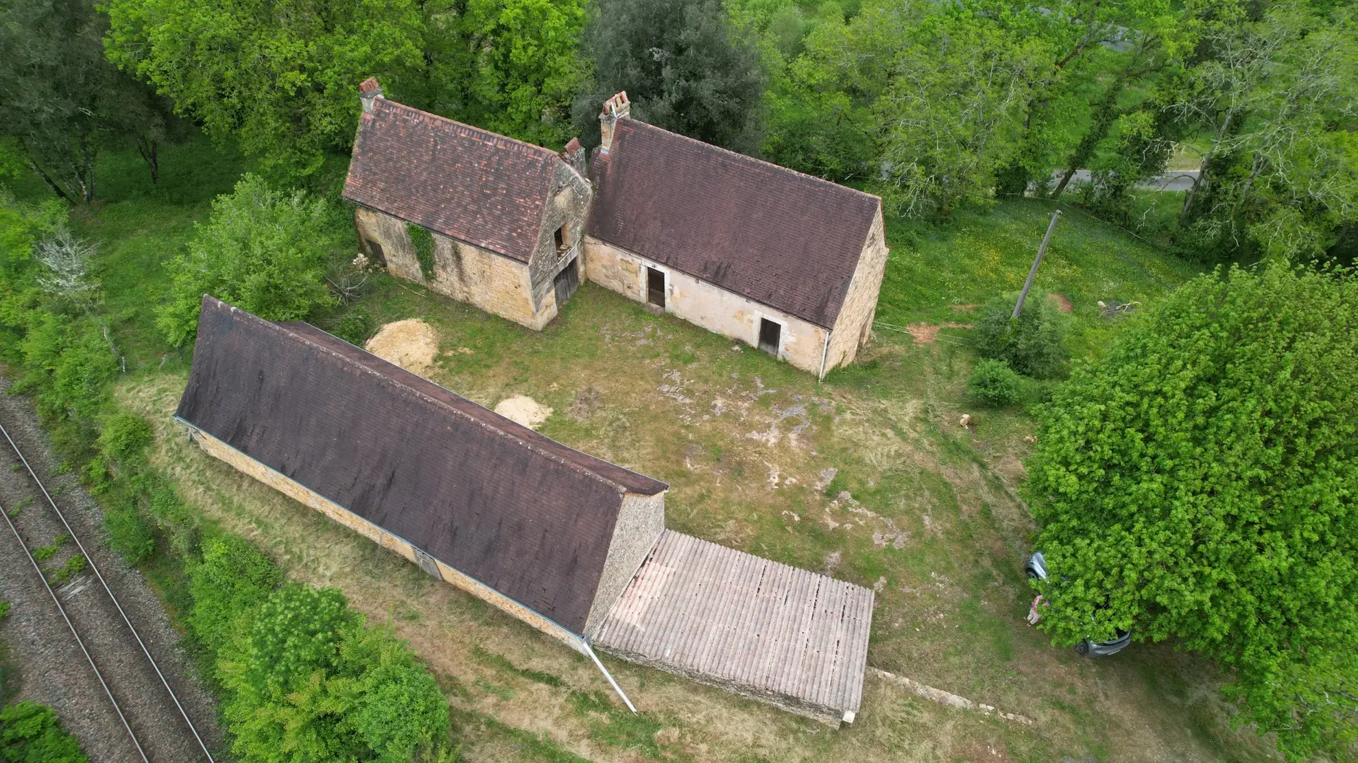 Corps de ferme à rénover près de Sarlat en Dordogne – Potentiel 180 m² 