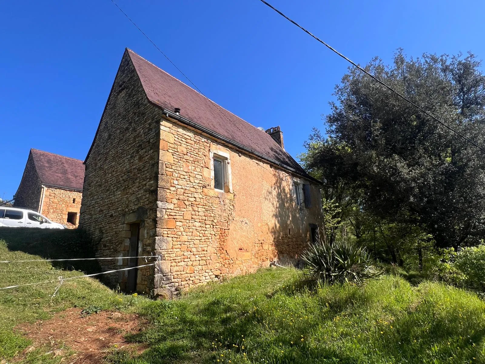 Corps de ferme à rénover près de Sarlat en Dordogne – Potentiel 180 m² 