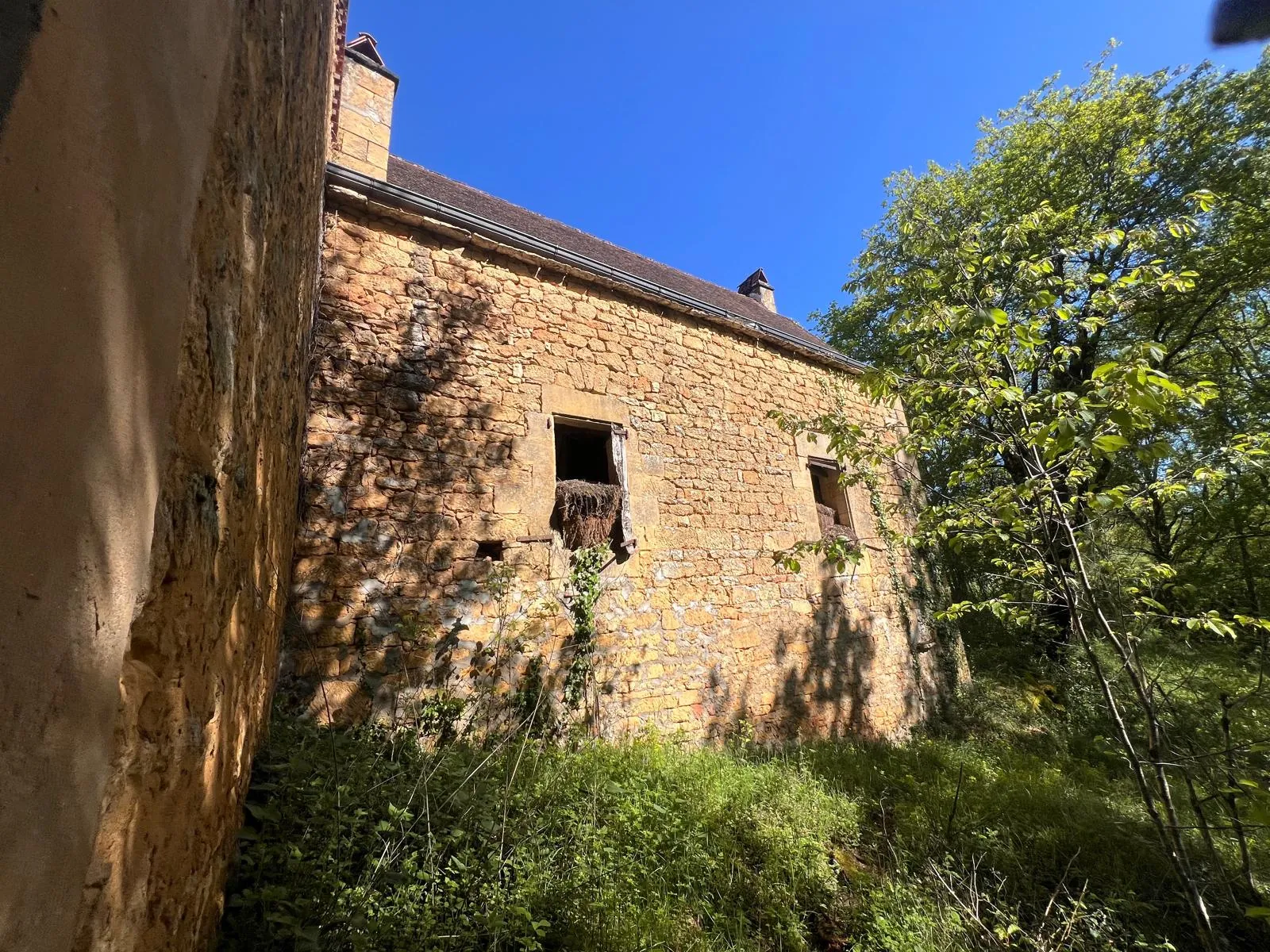 Corps de ferme à rénover près de Sarlat en Dordogne – Potentiel 180 m² 