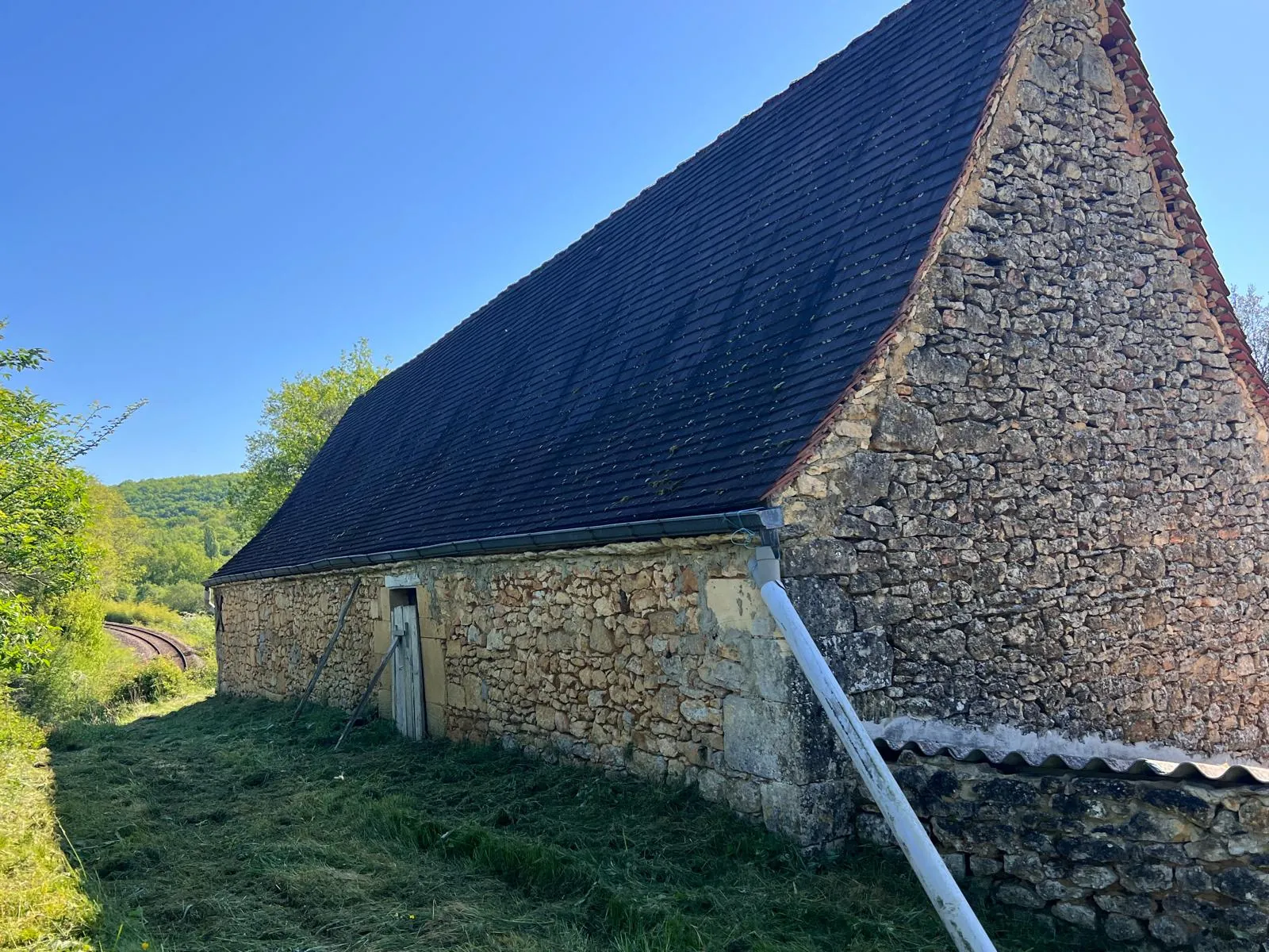 Corps de ferme à rénover près de Sarlat en Dordogne – Potentiel 180 m² 