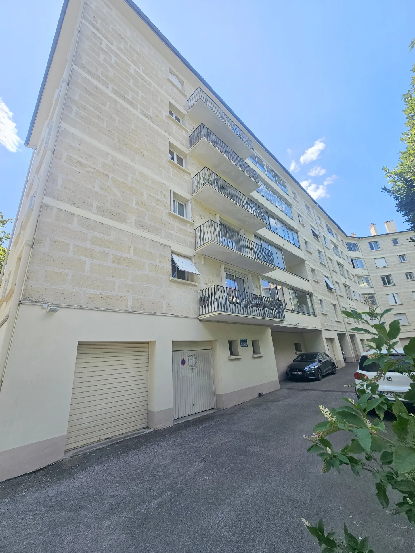 Appartement T2 à Montpellier Antigone – 54 m², balcon, cave et parking en vente