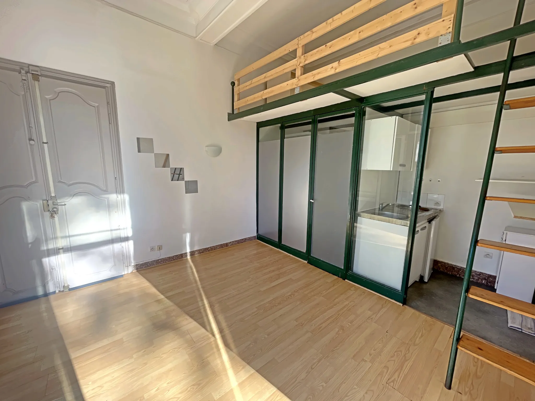 Studio avec terrasse à vendre à Montpellier, emplacement privilégié côté Écusson 