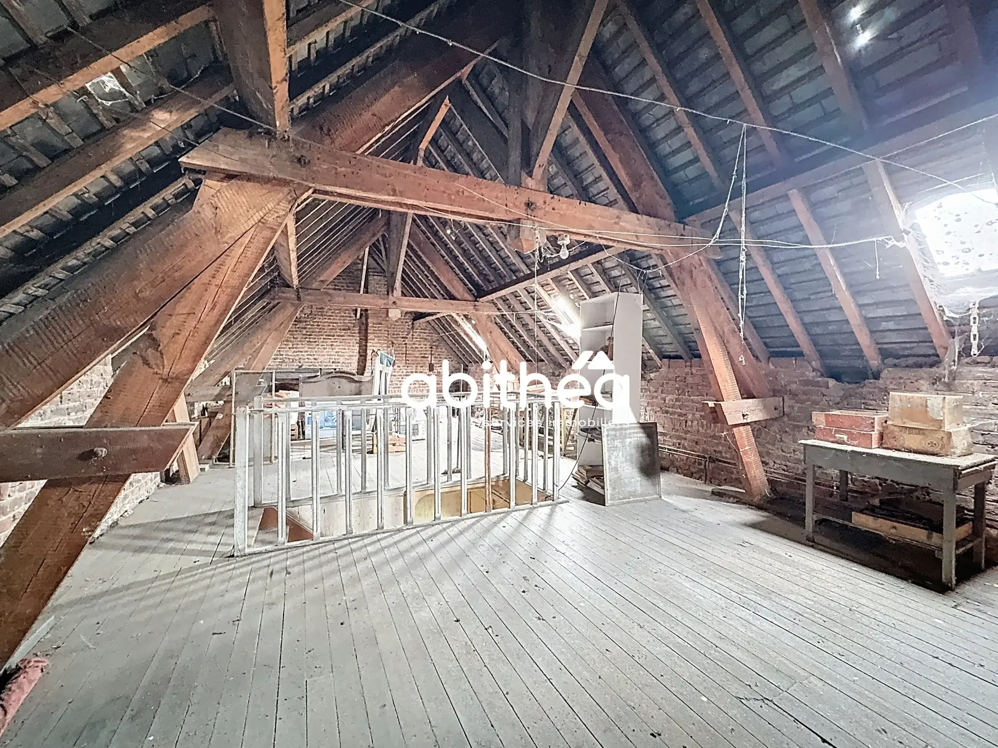 Corps de ferme à rénover avec dépendances et grand potentiel à Courcelles-le-Comte 