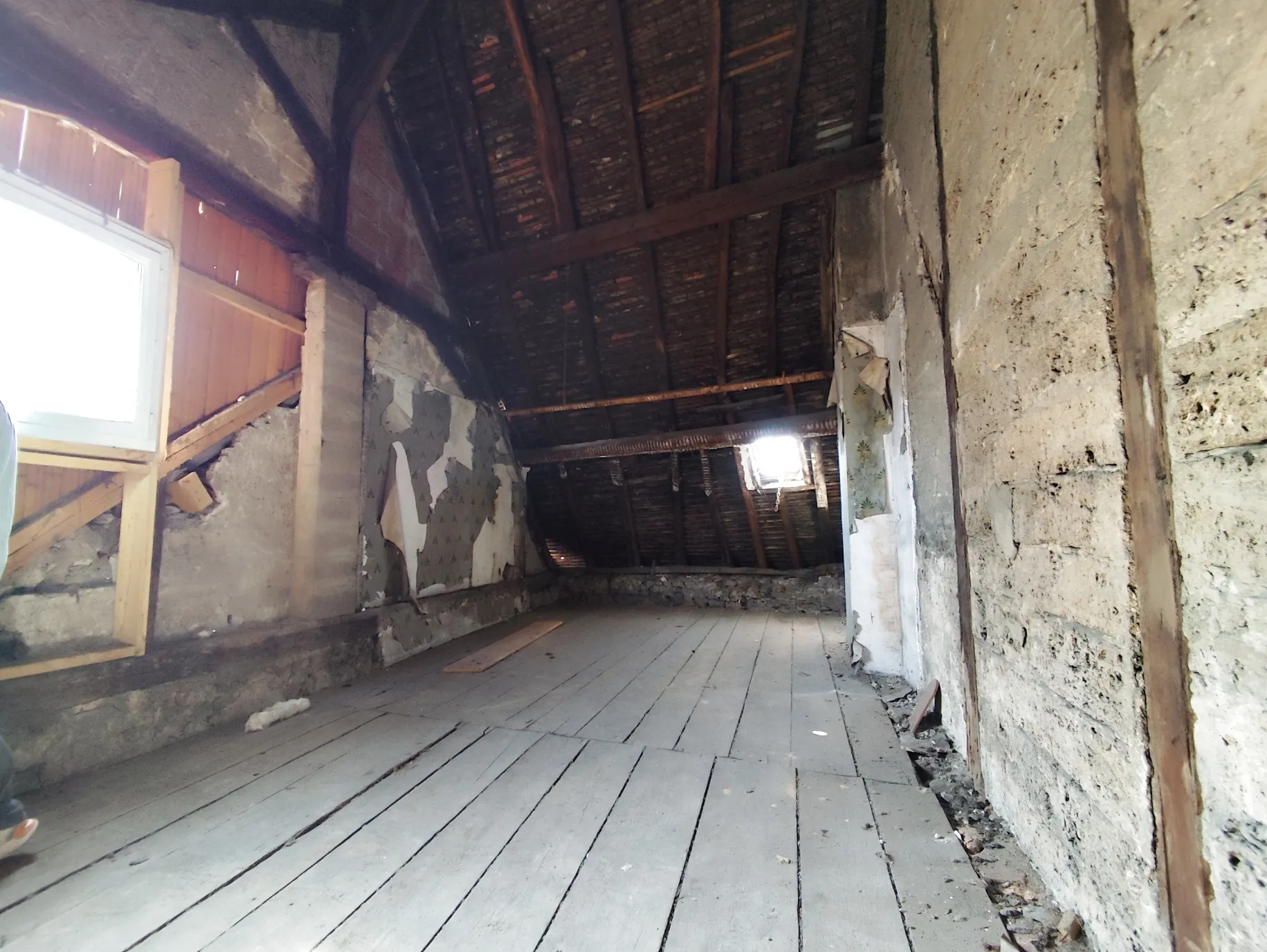 Plateaux bruts à aménager dans copropriété à Belley 01300 – Investissement locatif ou résidence 