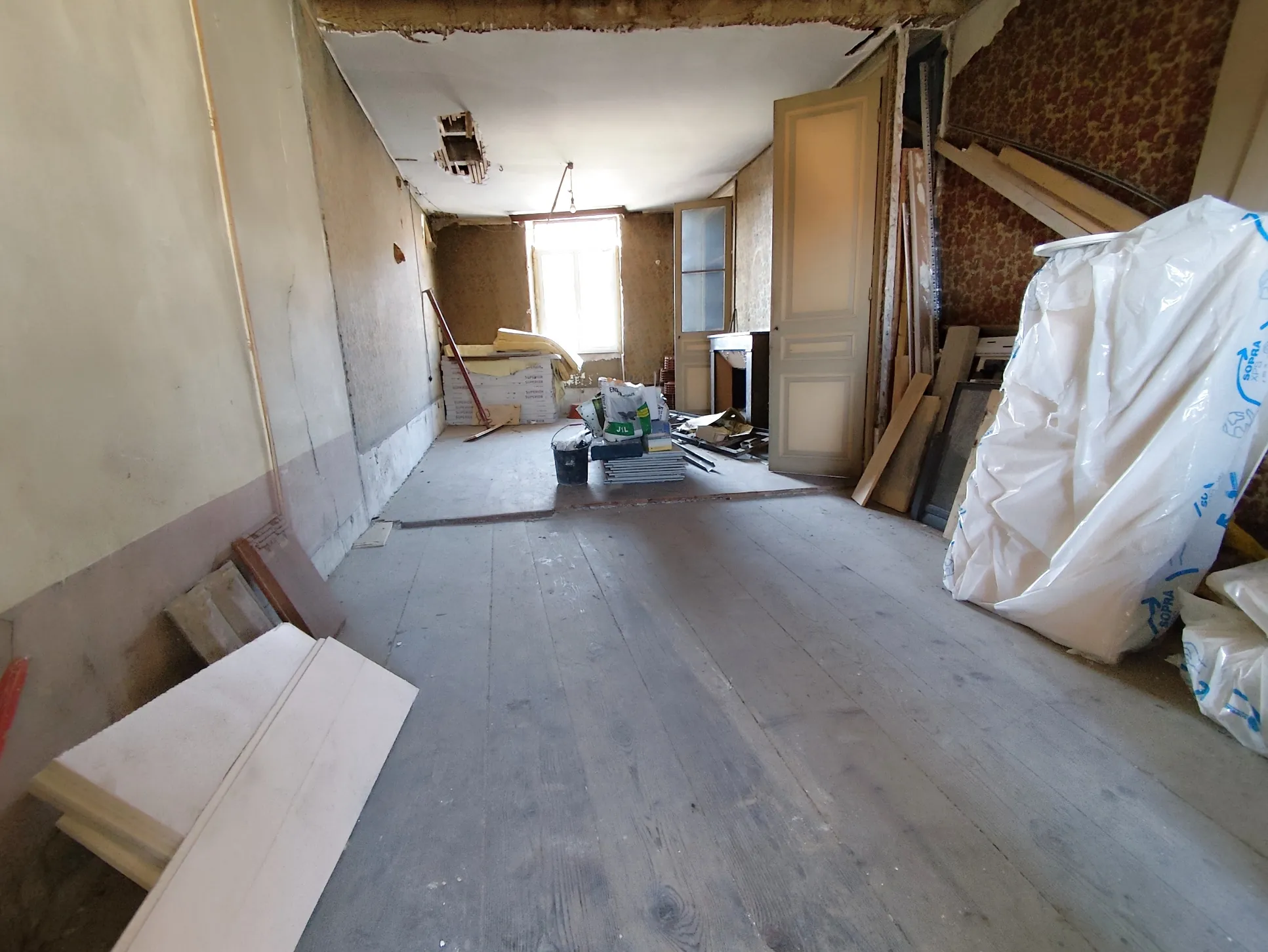 Plateaux bruts à aménager dans copropriété à Belley 01300 – Investissement locatif ou résidence 