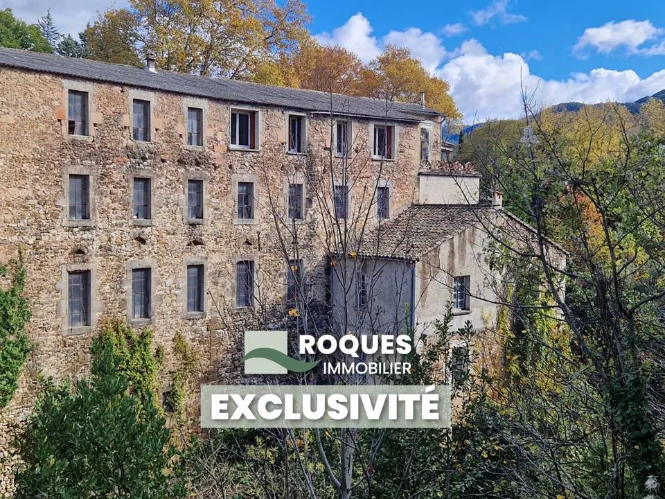 Ensemble immobilier en pierre à vendre proche Lodève, 995 m² avec terrain de 3008 m²