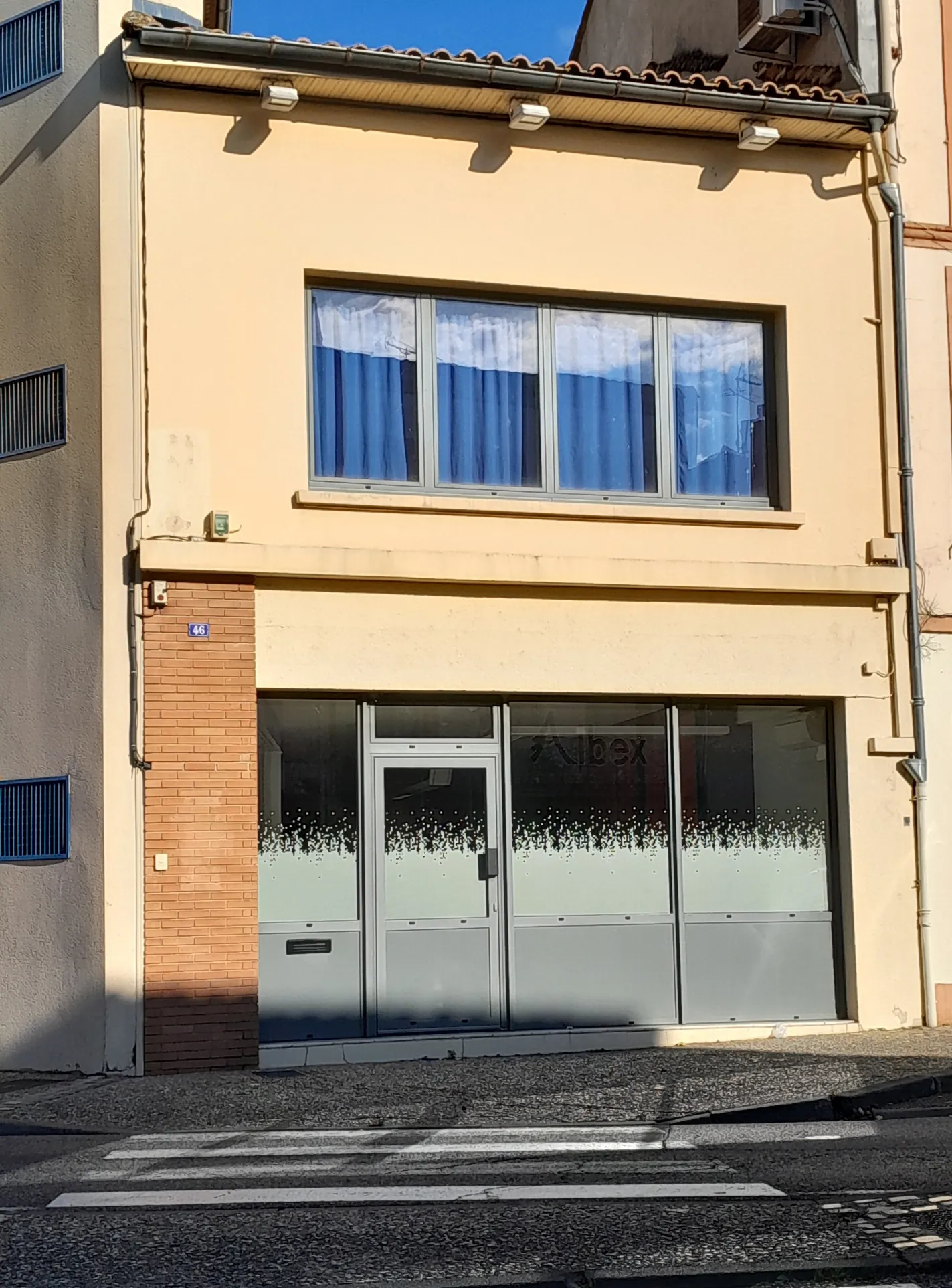 Immeuble professionnel de 101 m² avec jardin à Moissac - Idéal pour activité ou investissement