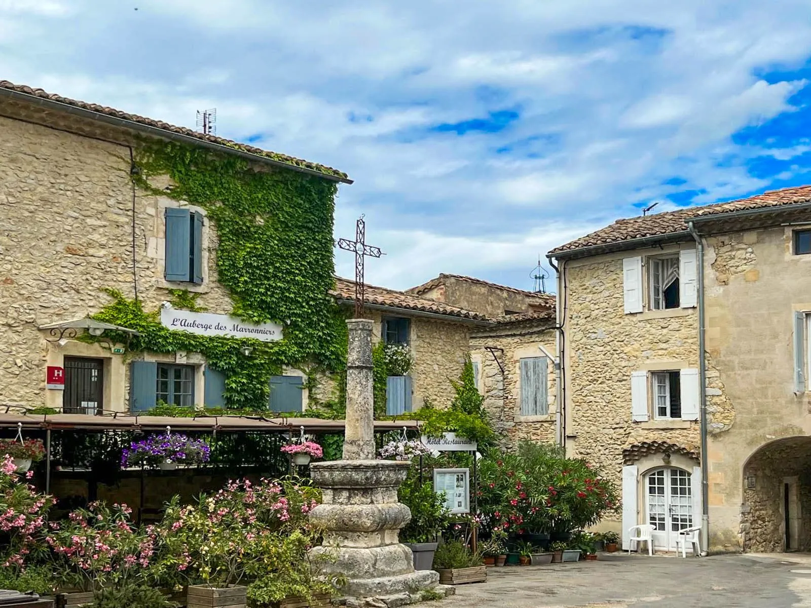 Charmante maison de village médiéval avec potentiel locatif près d'Uzès