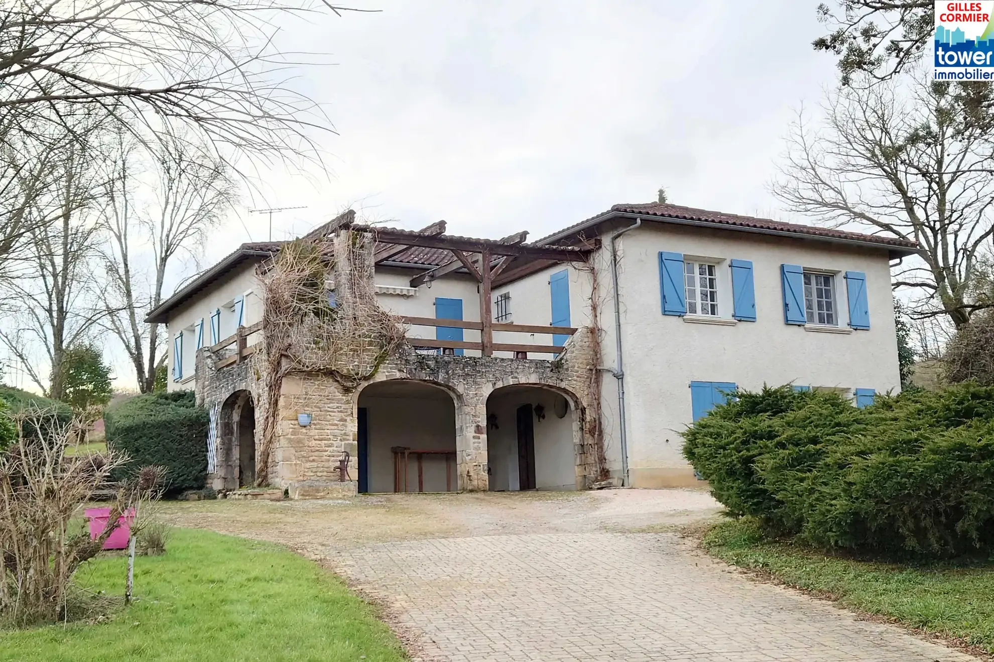 Charmante maison de 220 m² avec piscine à Villefranche de Rouergue