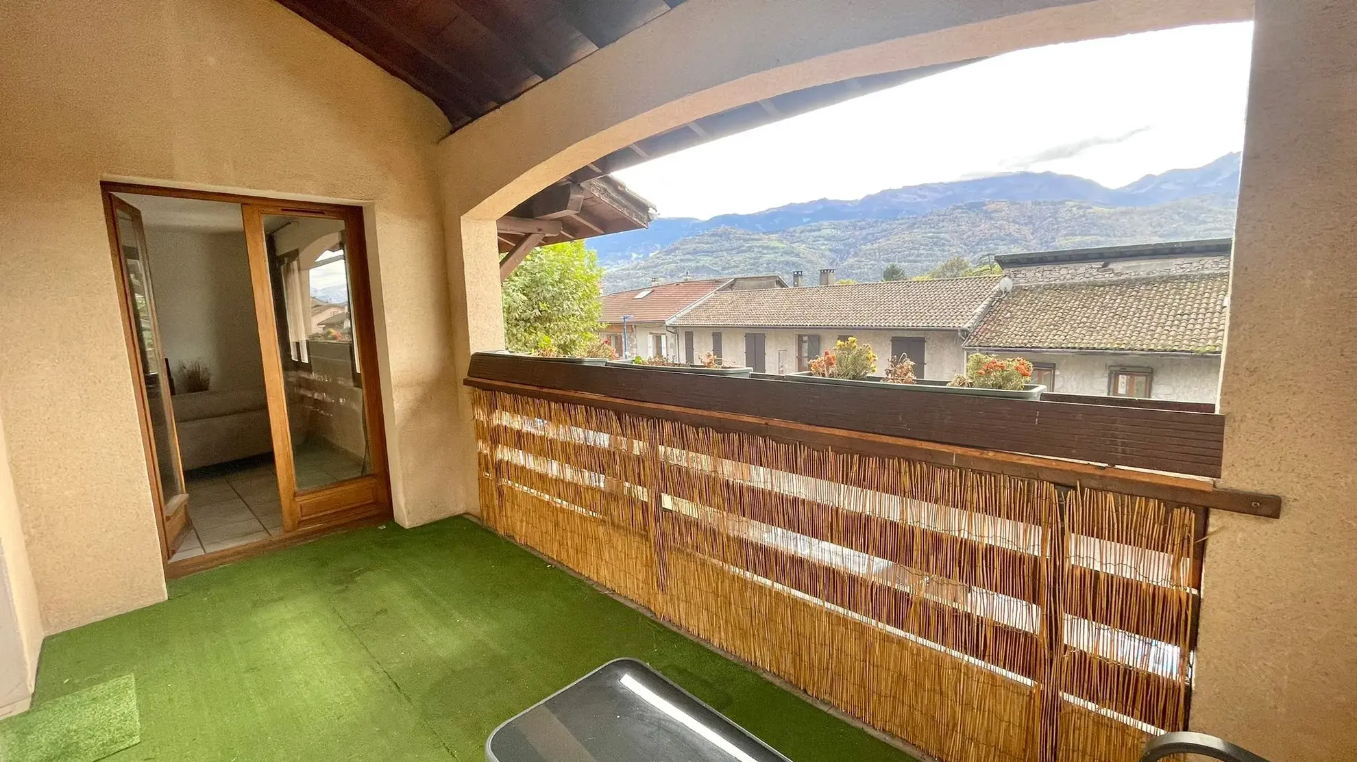 Appartement 3 pièces à vendre à Lumbin, Vue sur les Massifs, Projet de Rénovation