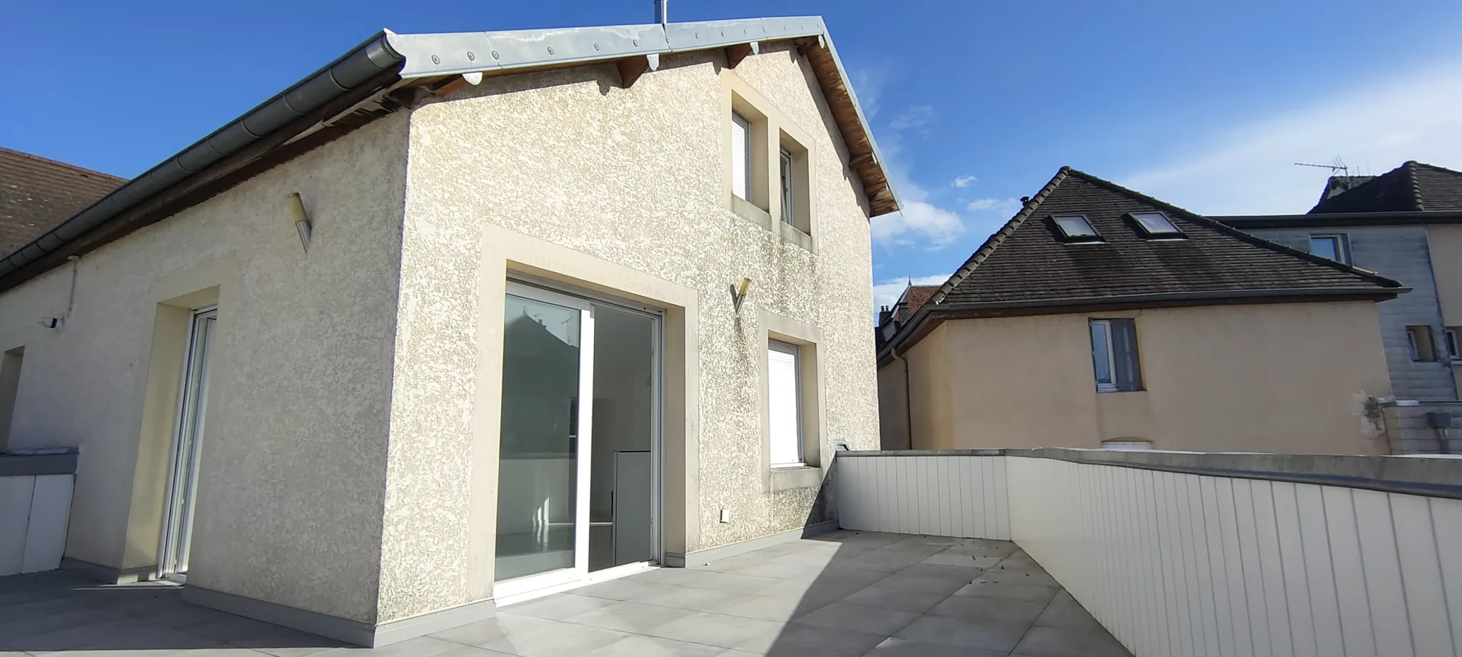 Appartement duplex lumineux de 127 m² avec terrasse et garage à Saint-Vit 
