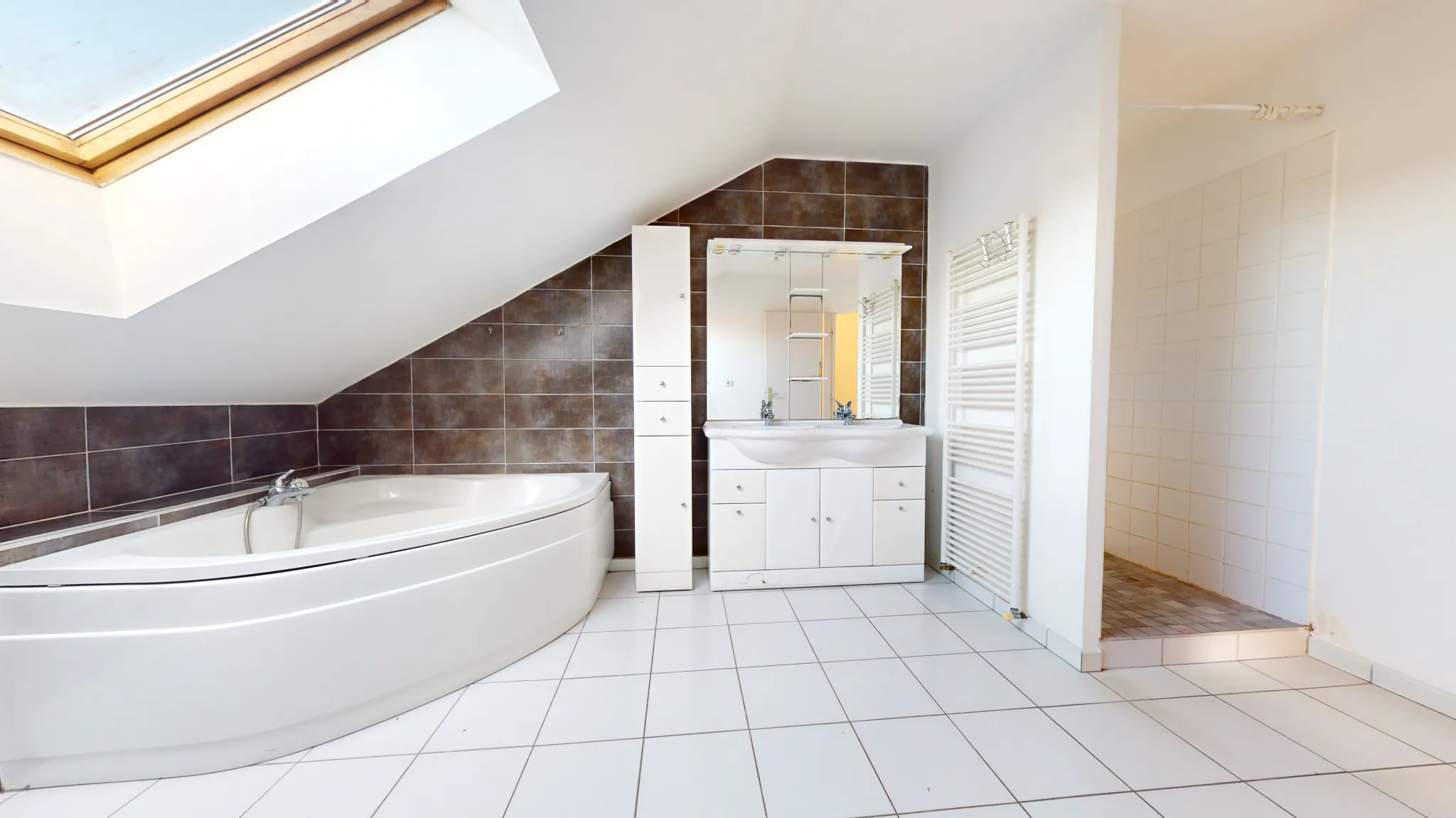 Appartement duplex lumineux de 127 m² avec terrasse et garage à Saint-Vit 