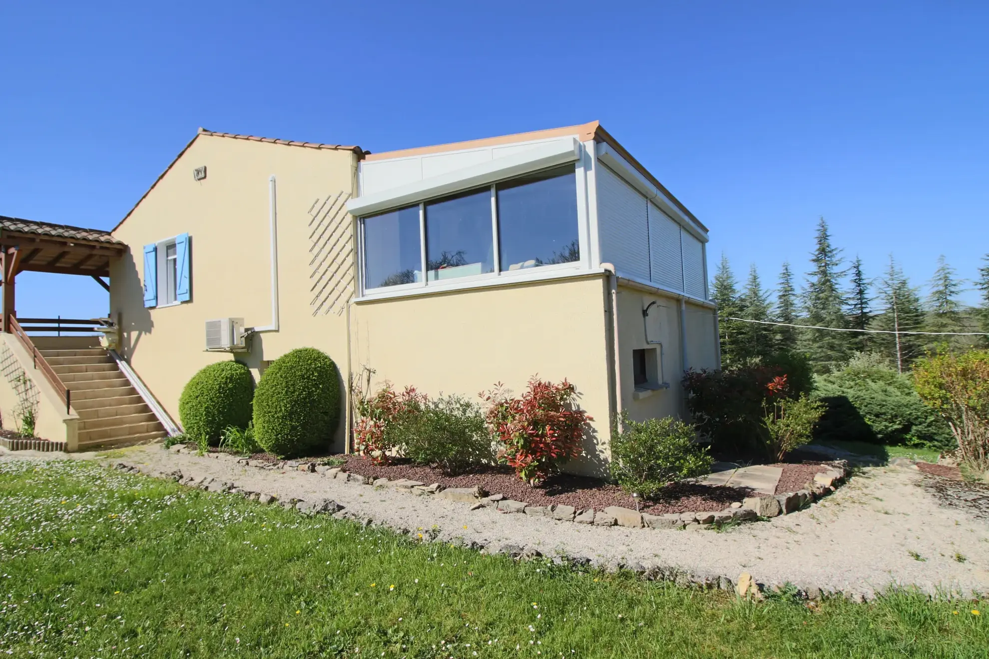 A vendre propriété avec piscine, maison et atelier à Sauzet, proche Cahors