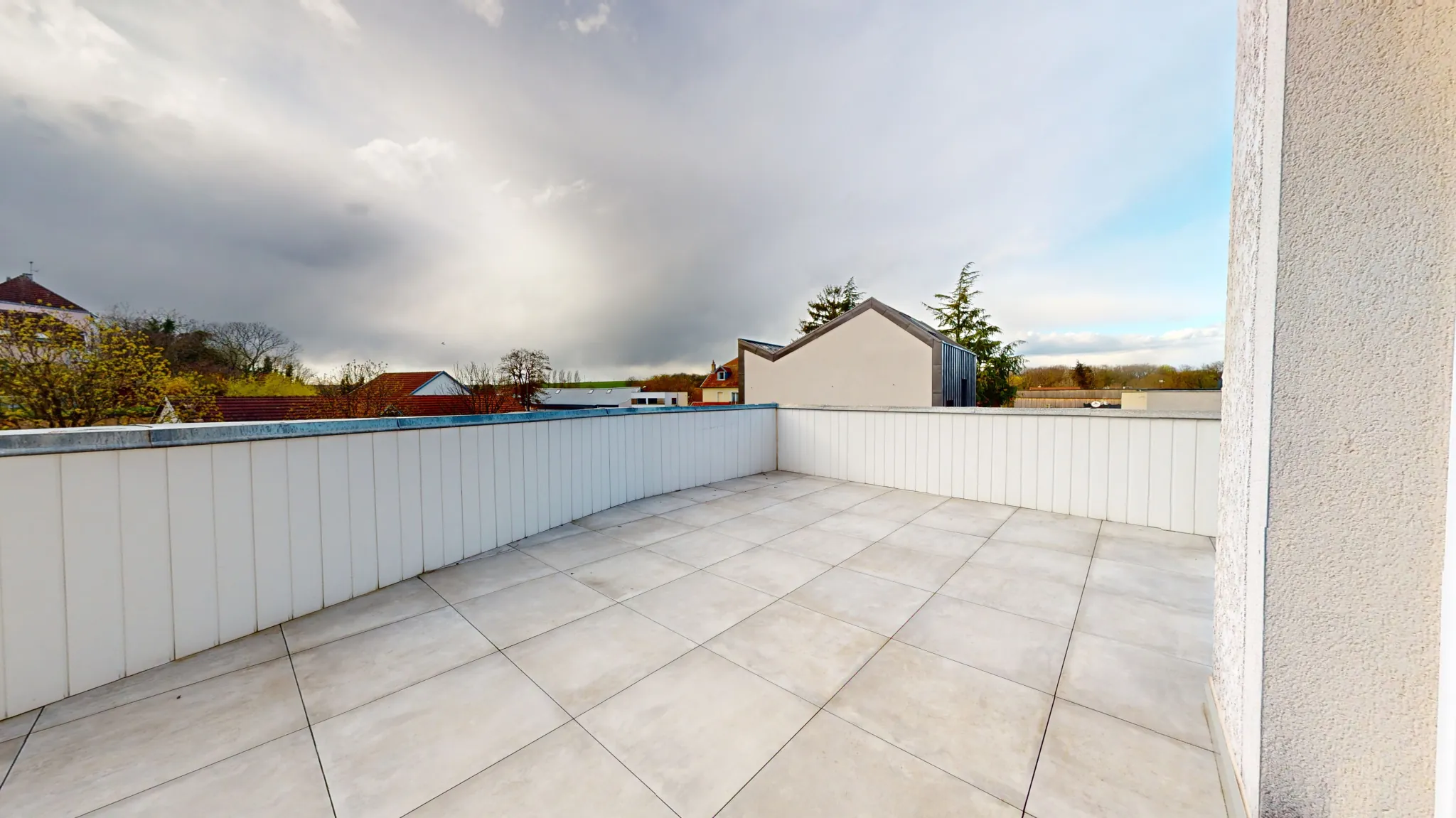 Appartement duplex lumineux de 127 m² avec terrasse et garage à Saint-Vit 