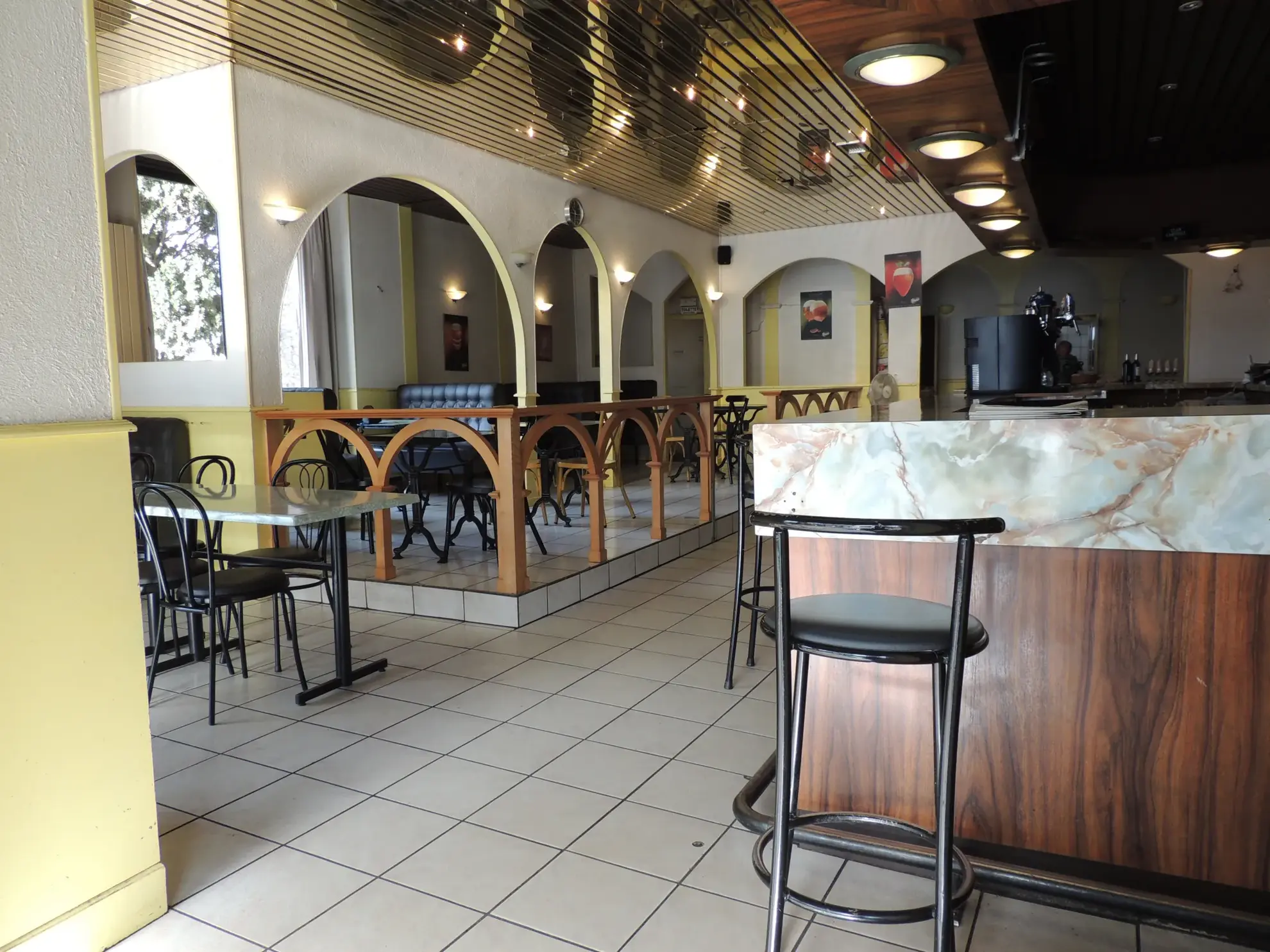 Fonds de commerce de bar-brasserie avec terrasse à Villefranche de Rouergue 